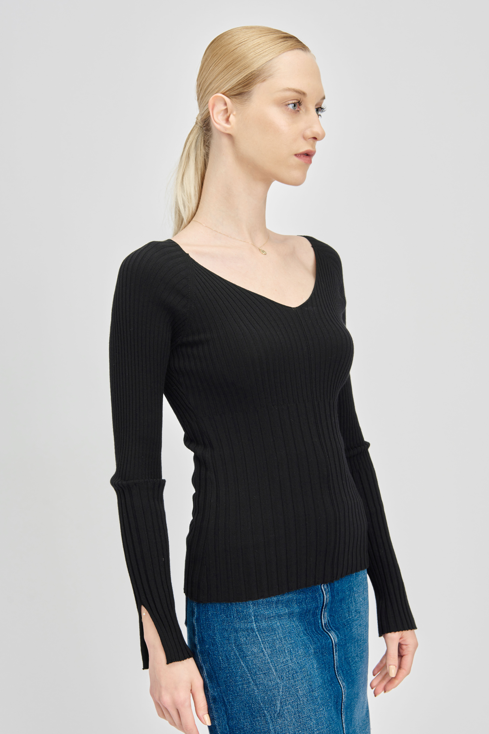 PRO v-neck split-sleeves top (Black)