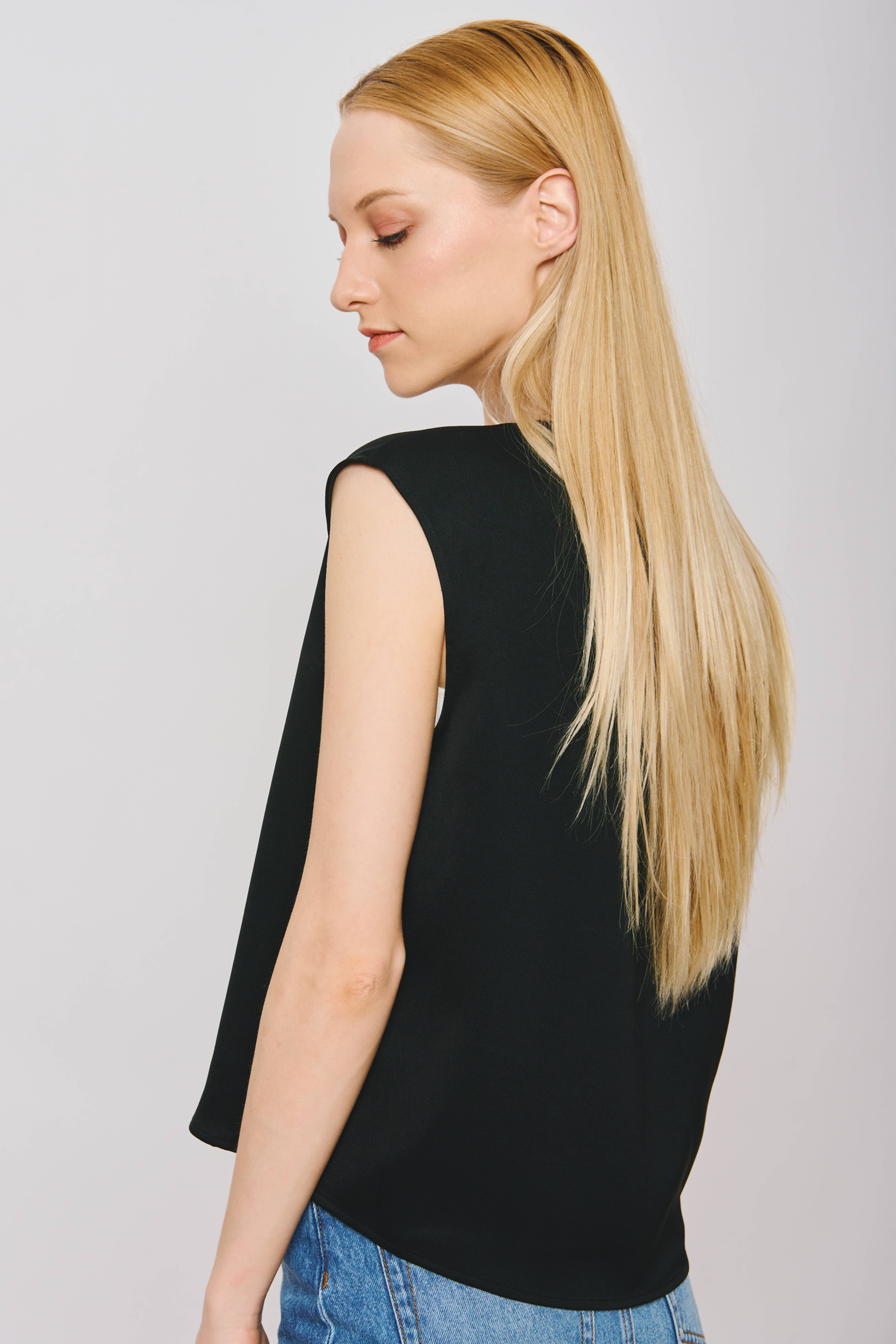VIKI V-neck sleeves top (Black)