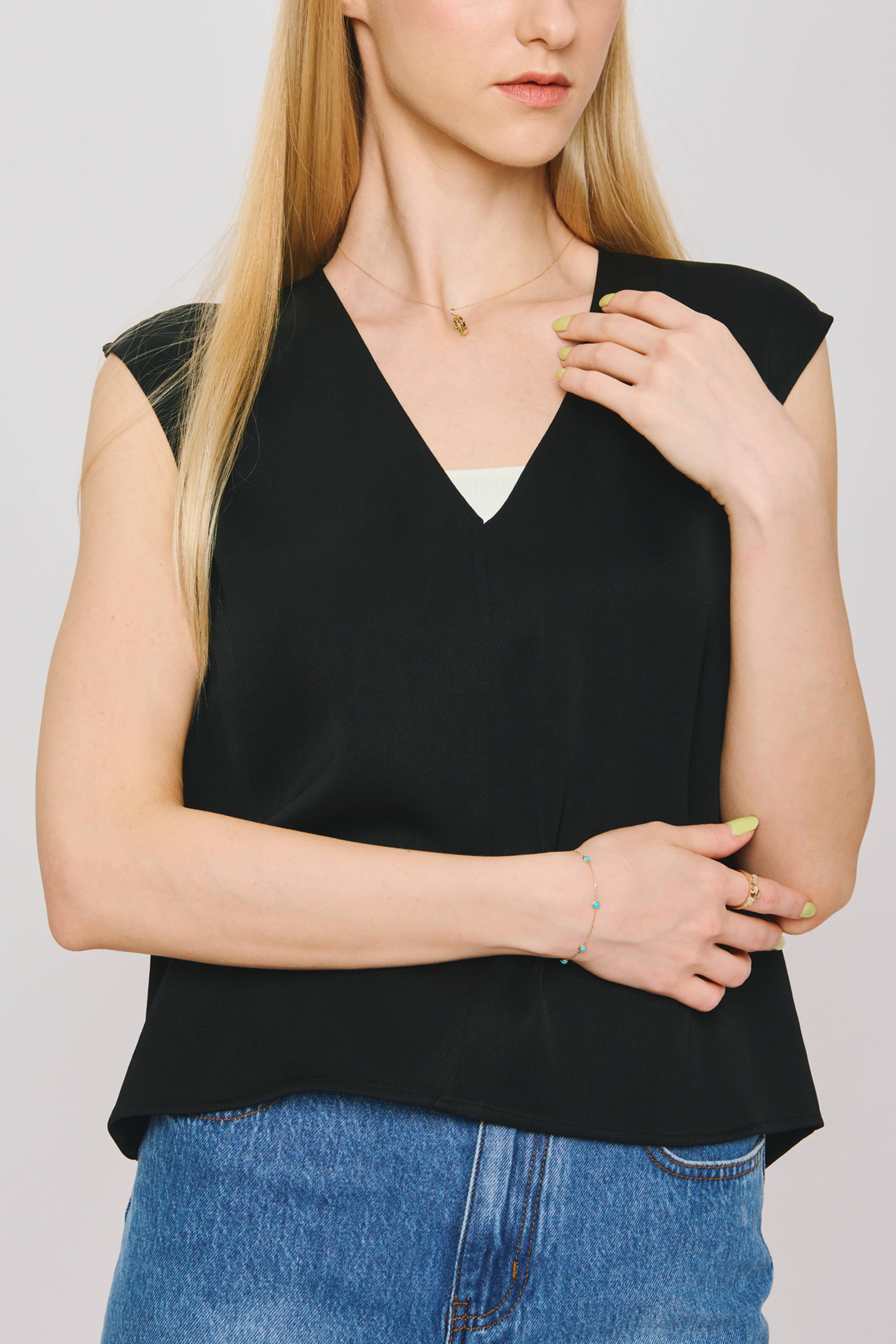 VIKI V-neck sleeves top (Black)