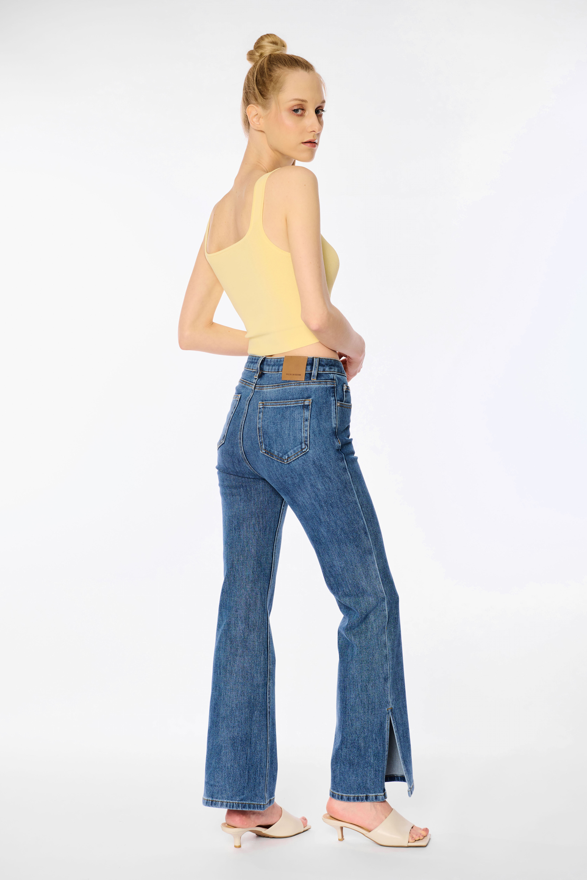 ICON high-waisted split hem jeans  (Blue)