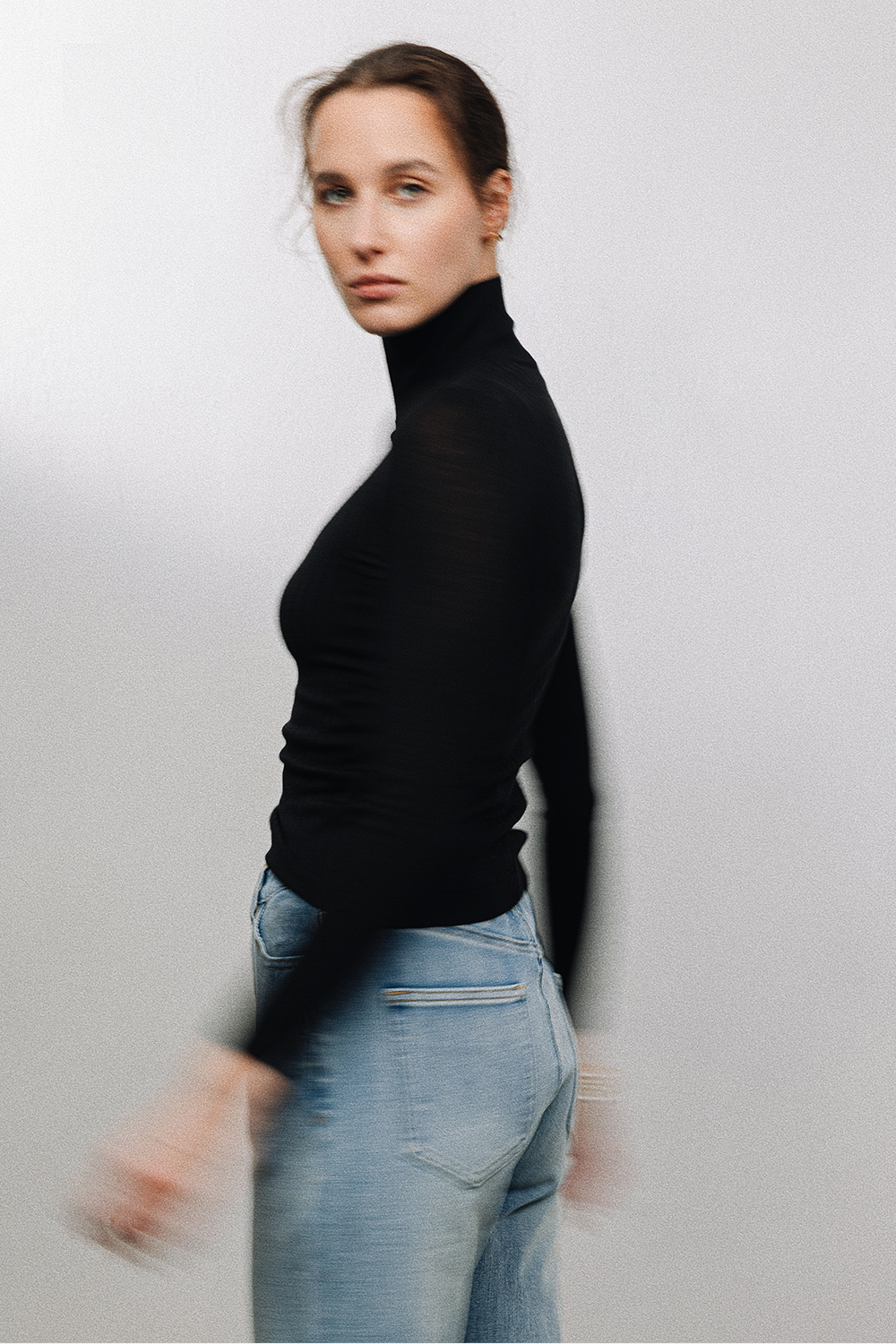 DILLY silk-blended wool sweater (Black)