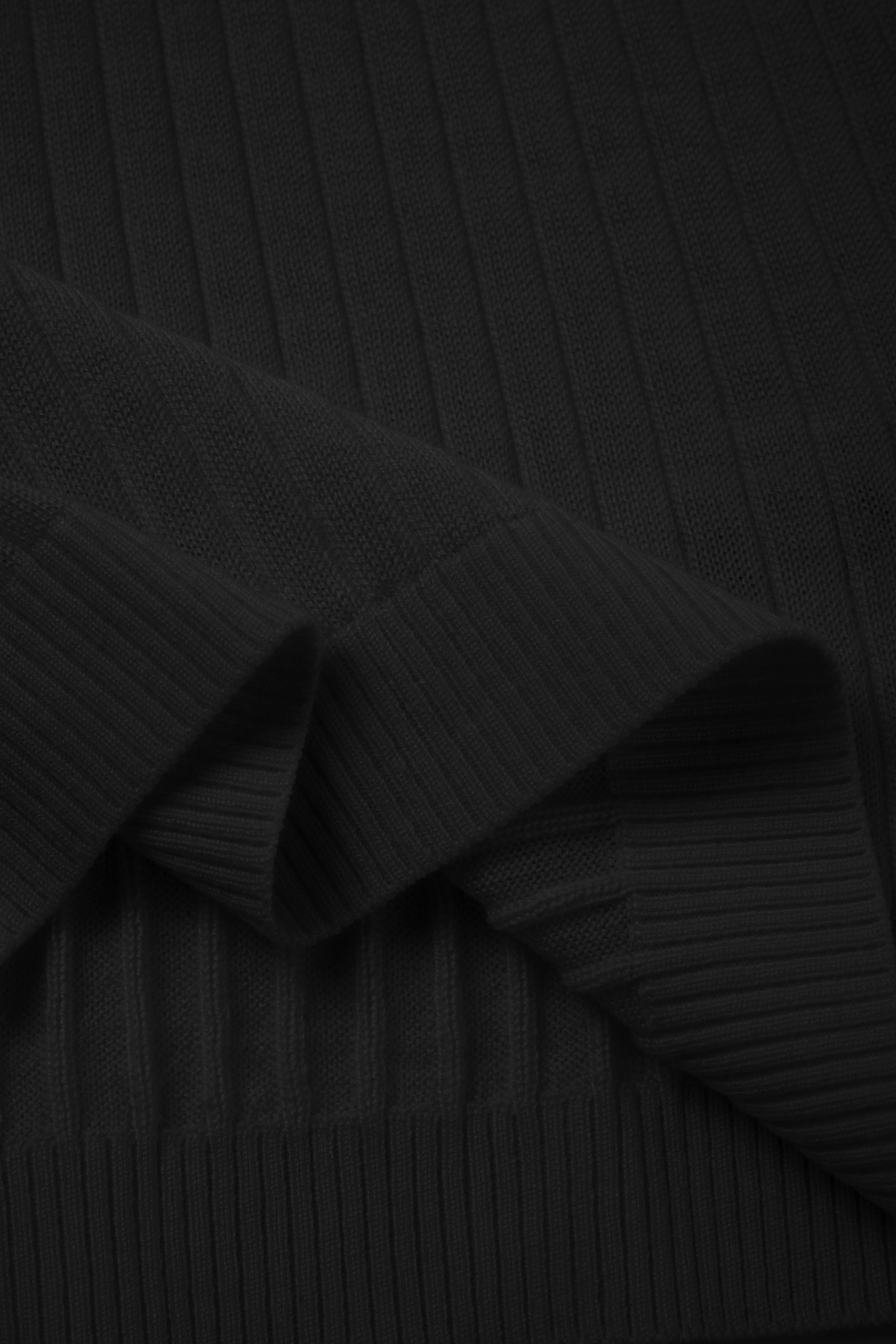 DILLY silk-blended wool sweater (Black)