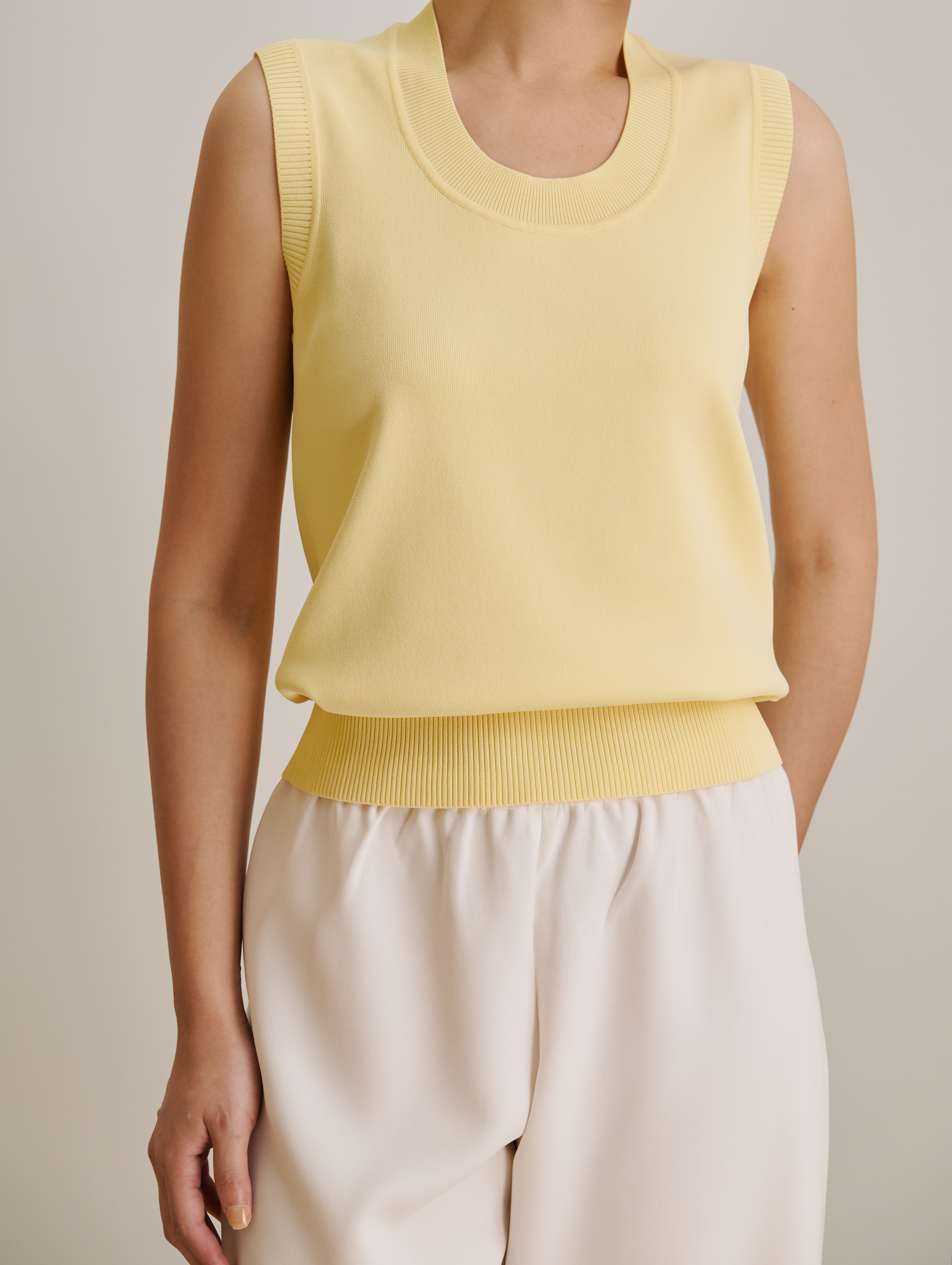 UMA U-neck Sleeveless Top (Yellow)