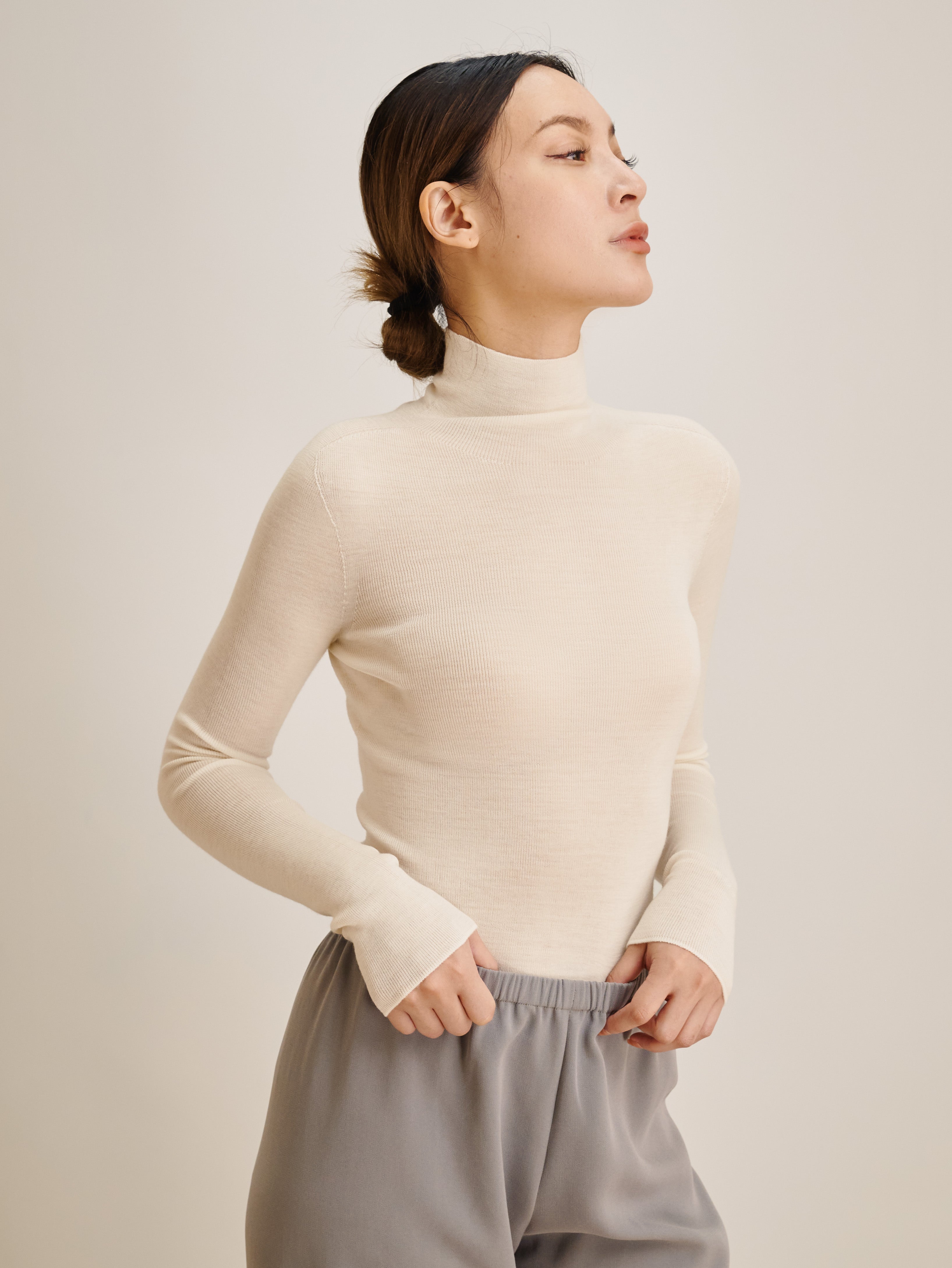 KAREN seamless turtleneck sweater (Off white)