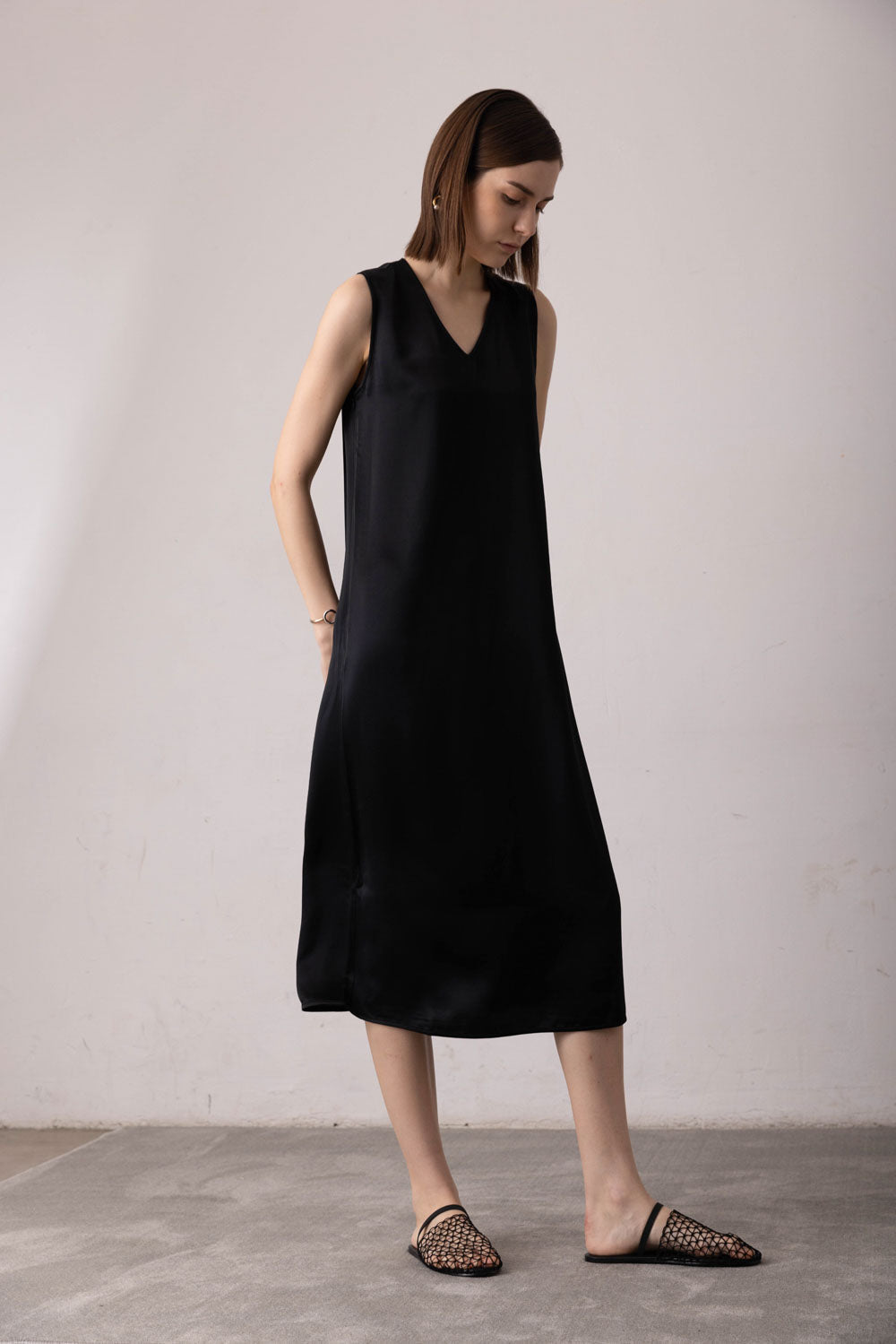 V-neck acetate dress (Black)