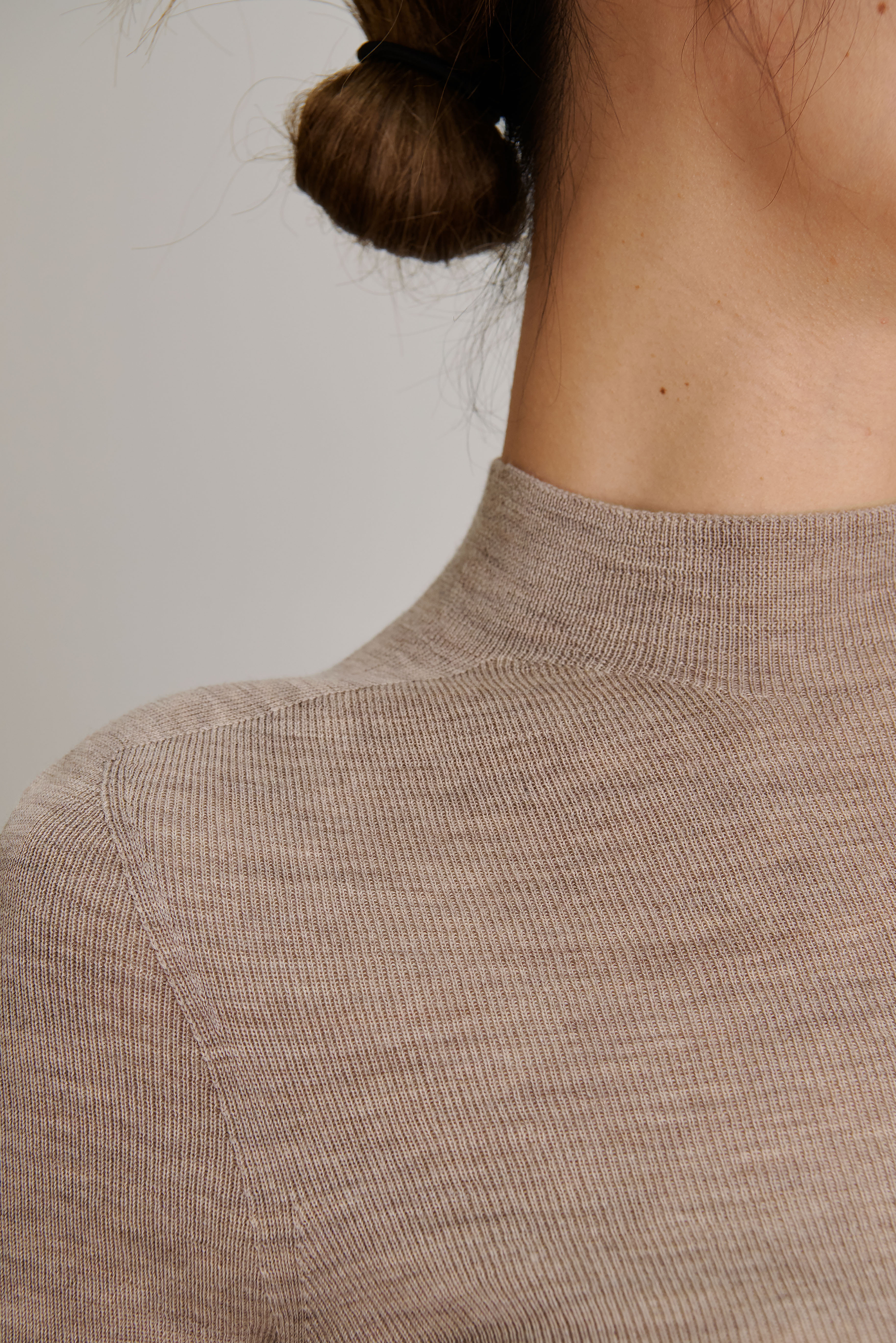 OLIVIA seamless mid-sleeves top (Stone)