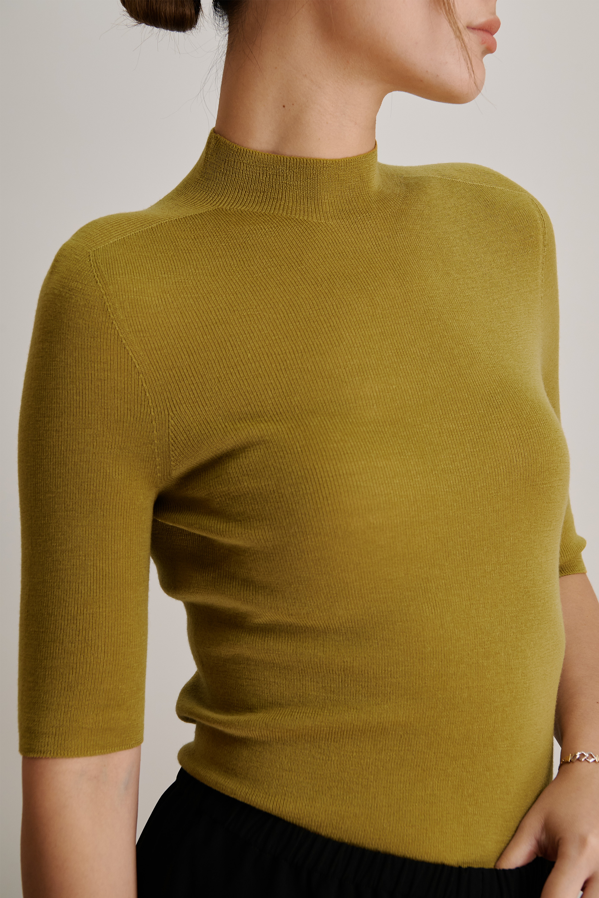OLIVIA seamless mid-sleeves top (Mustard)