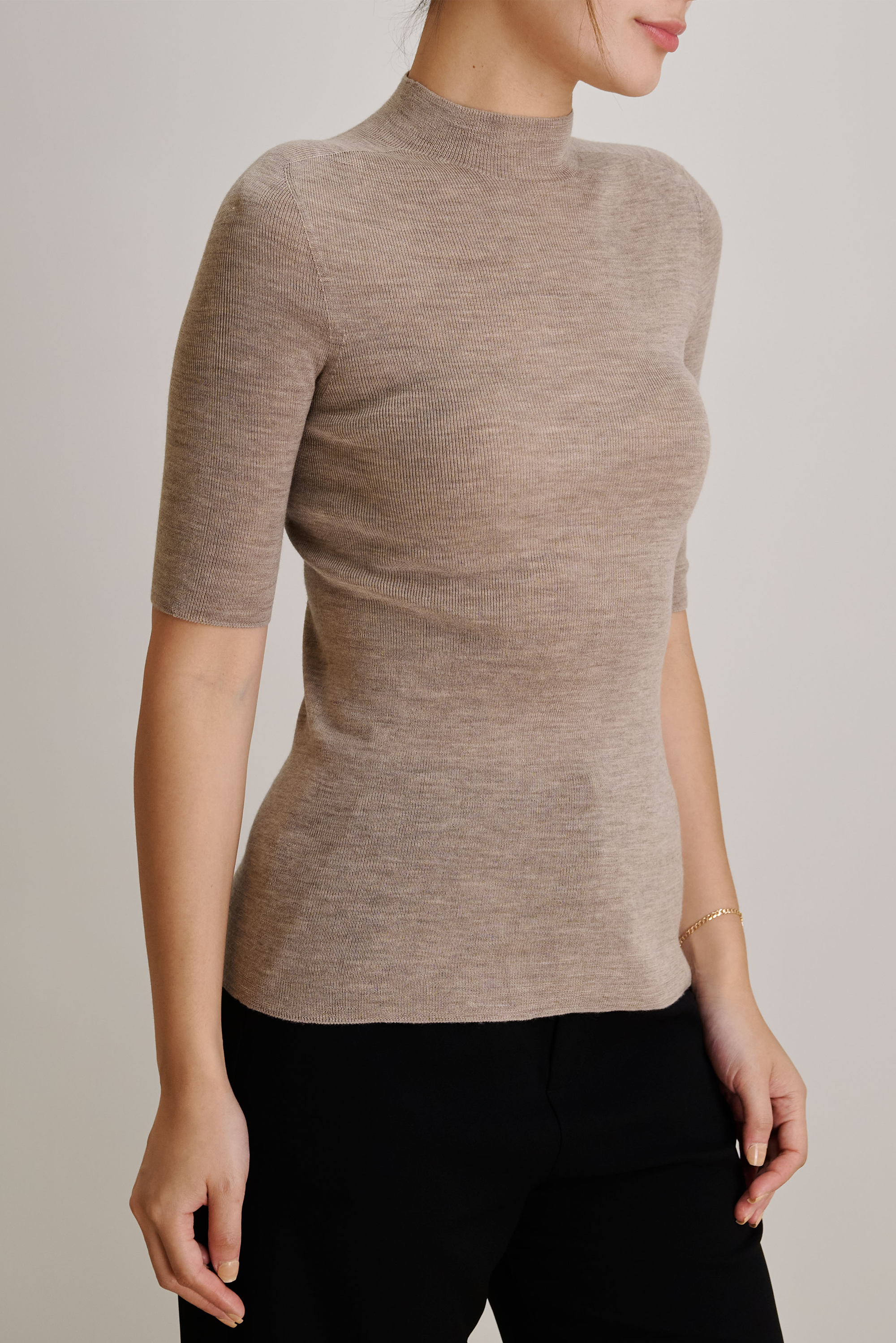 OLIVIA seamless mid-sleeves top (Stone)