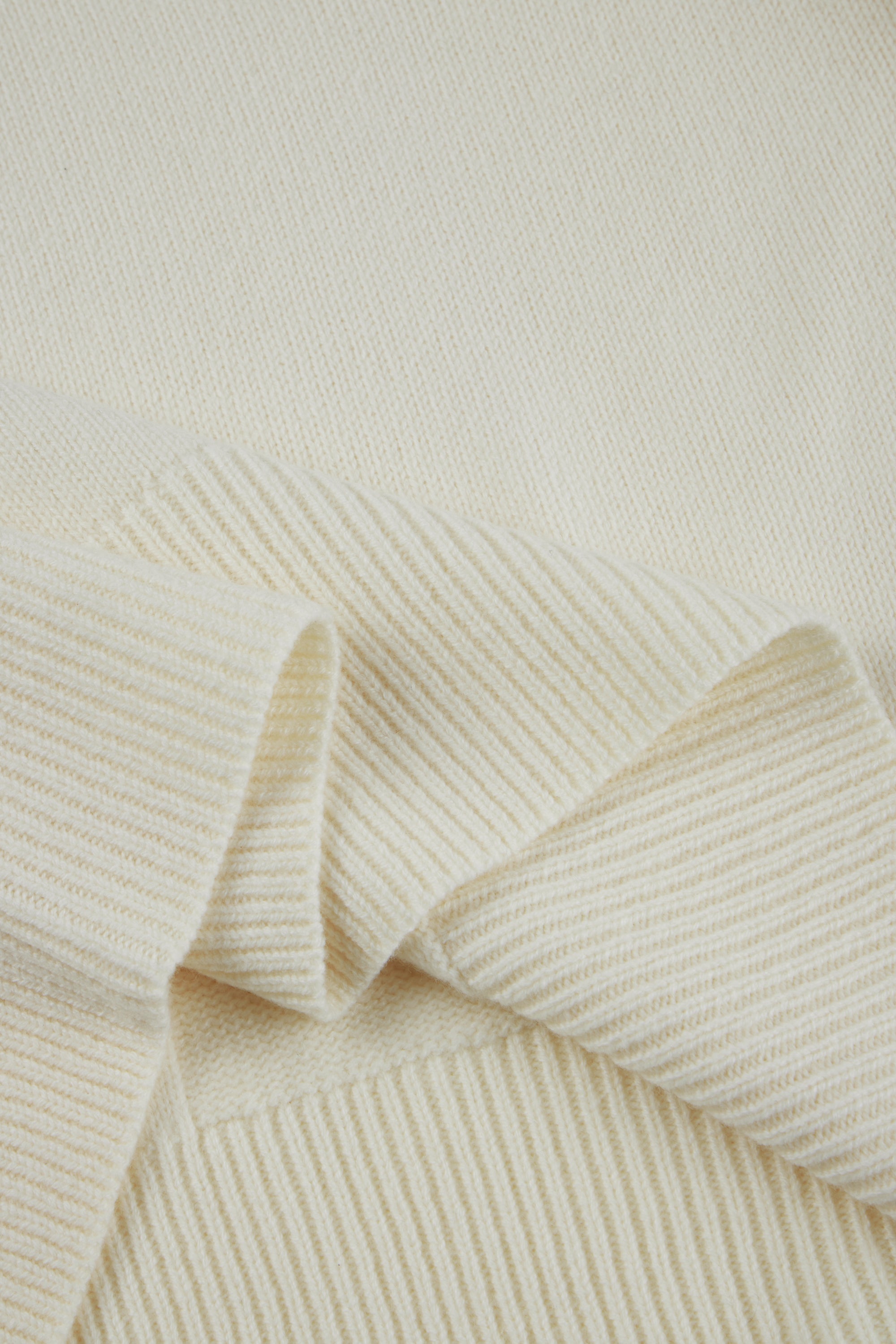 PHOEBE oversized wool turtleneck sweater (Milk)