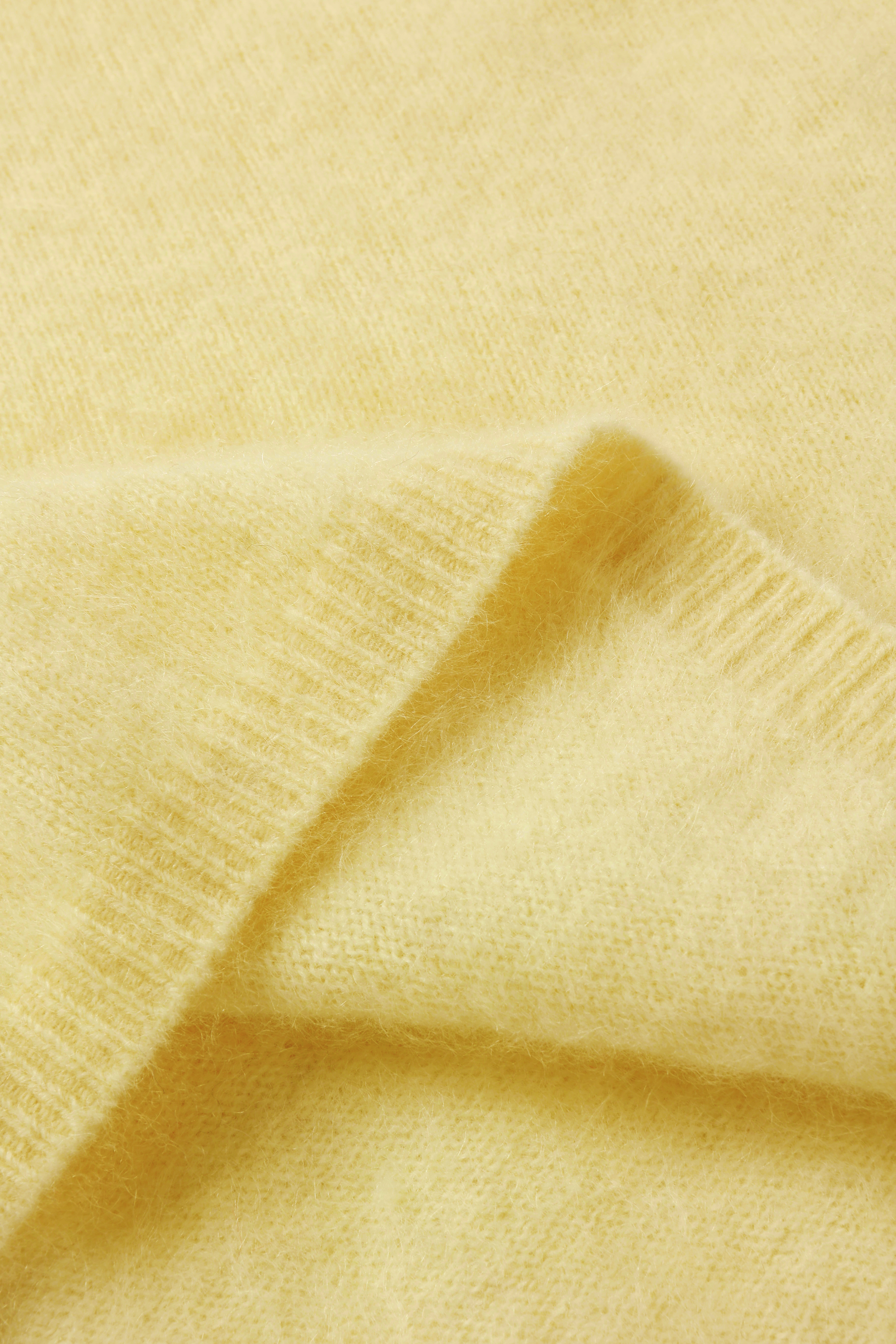 SUPERIOR merino wool sweater (Light yellow)