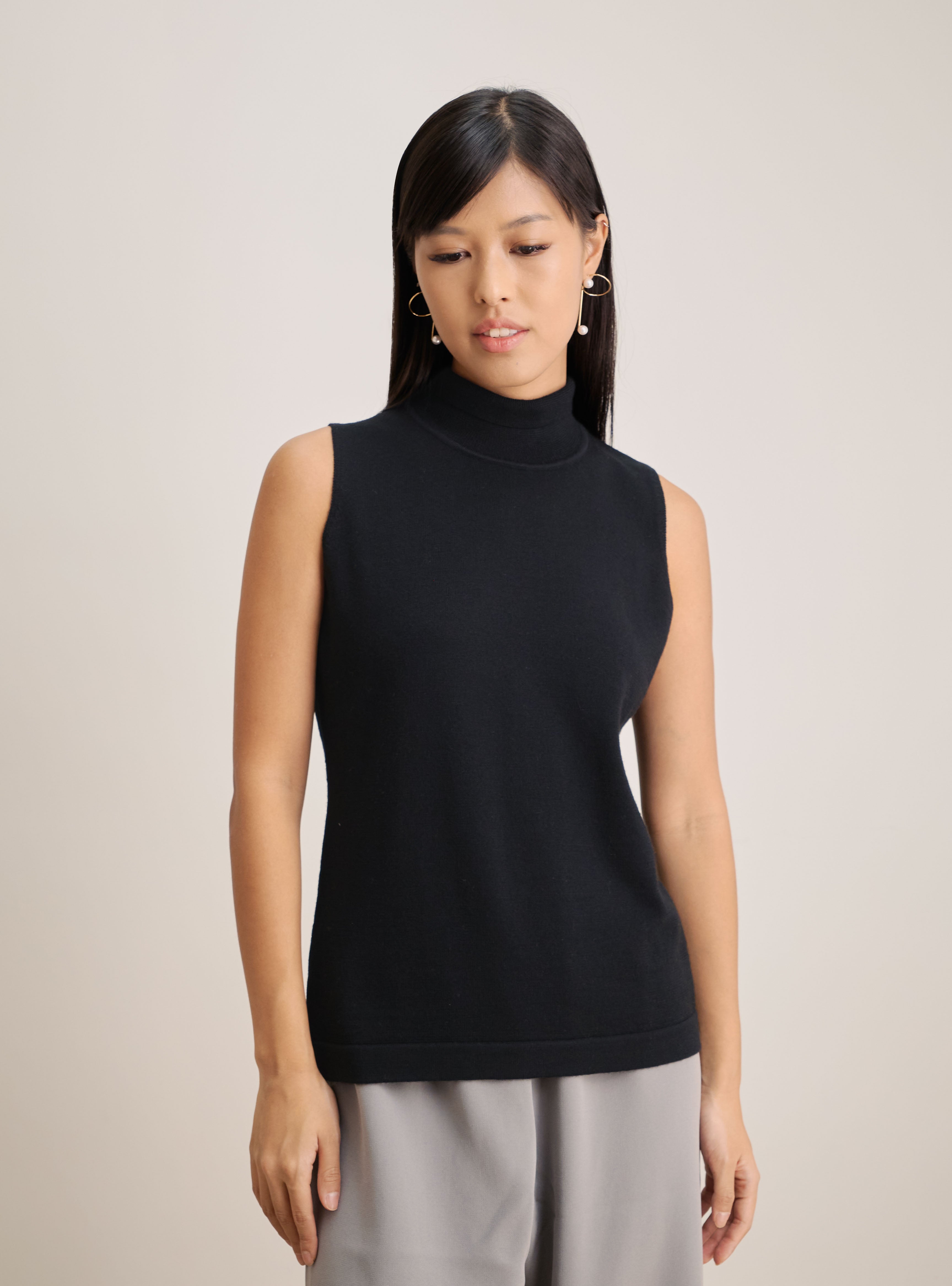 NICOLE turtleneck sleeveless top (Black)