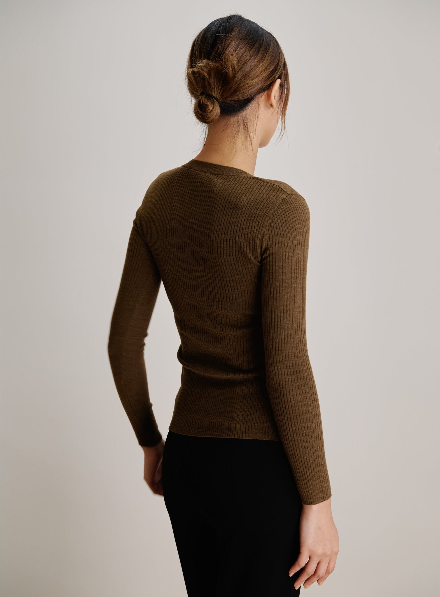 AMAIA U-neck fine-wool sweater (Tabacco) - STELLAM