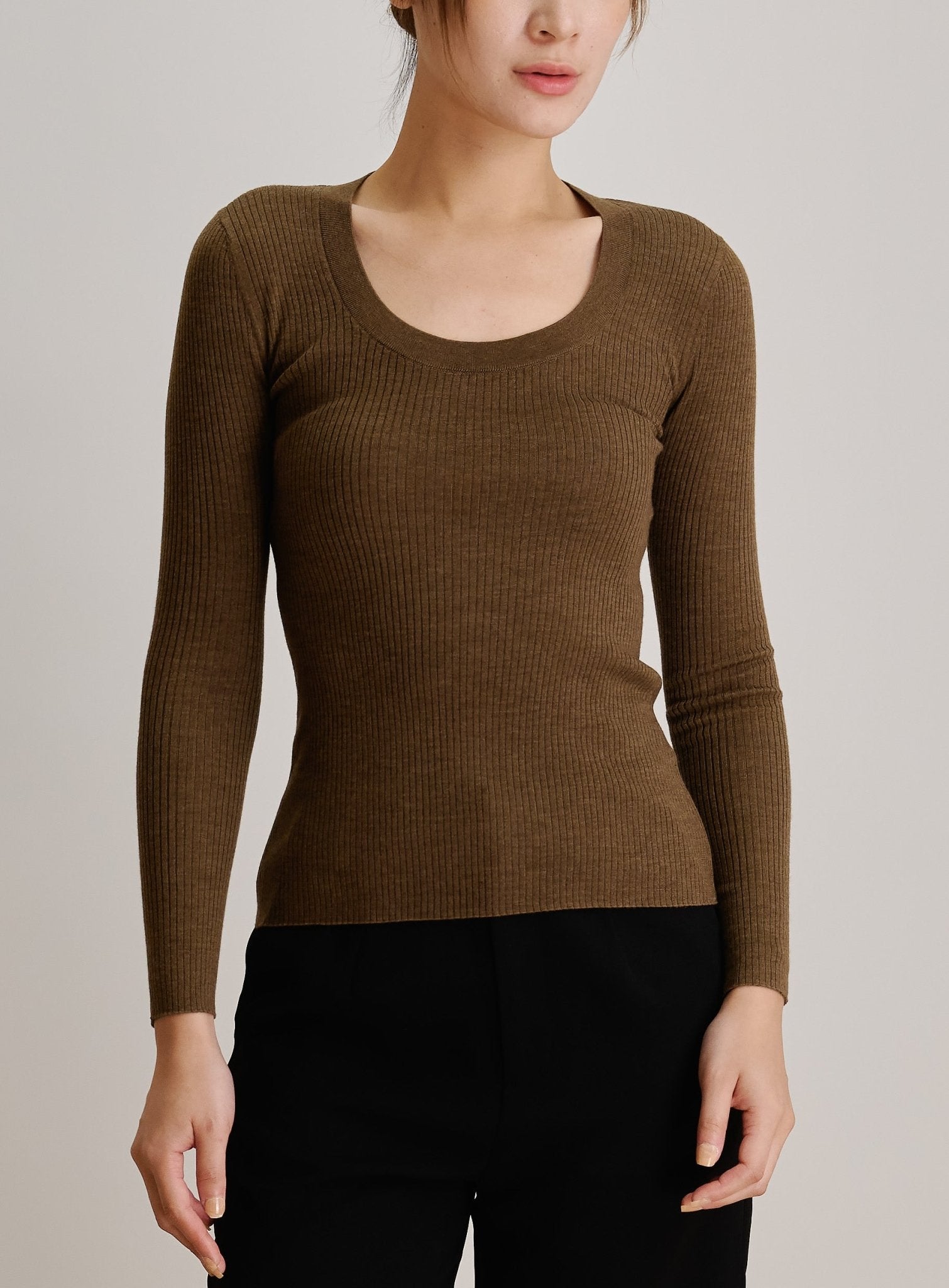 AMAIA U-neck fine-wool sweater (Tabacco) - STELLAM