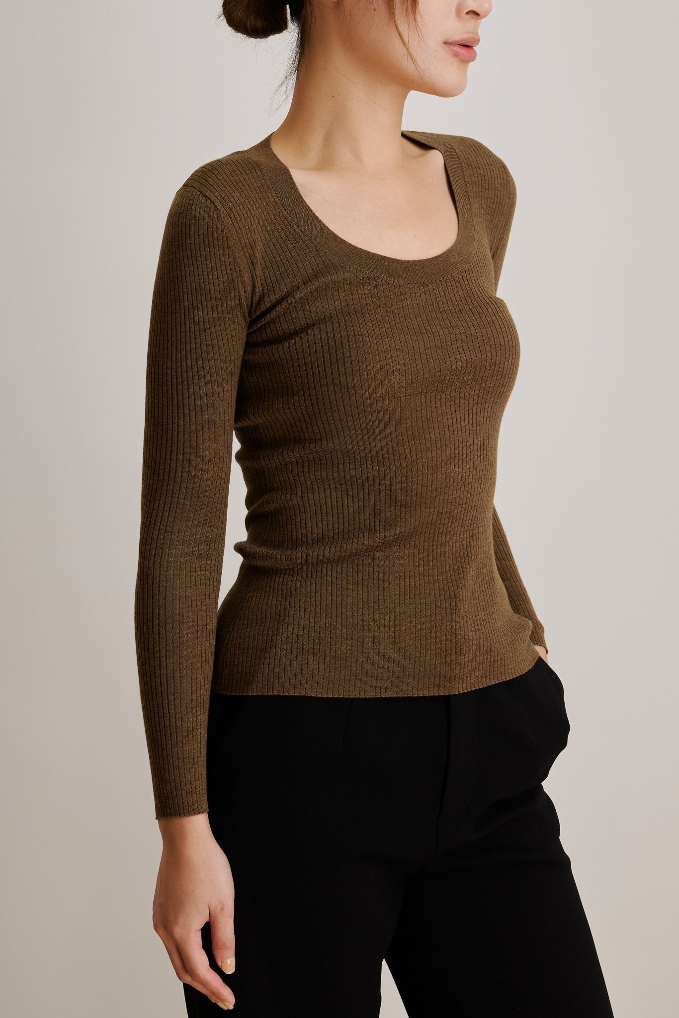 AMAIA U-neck fine-wool sweater (Tabacco) - STELLAM