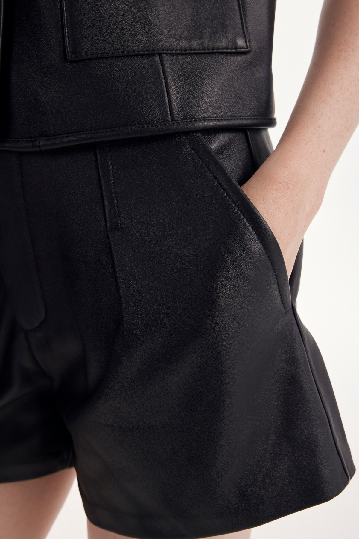 APPA lambskin shorts (Black)