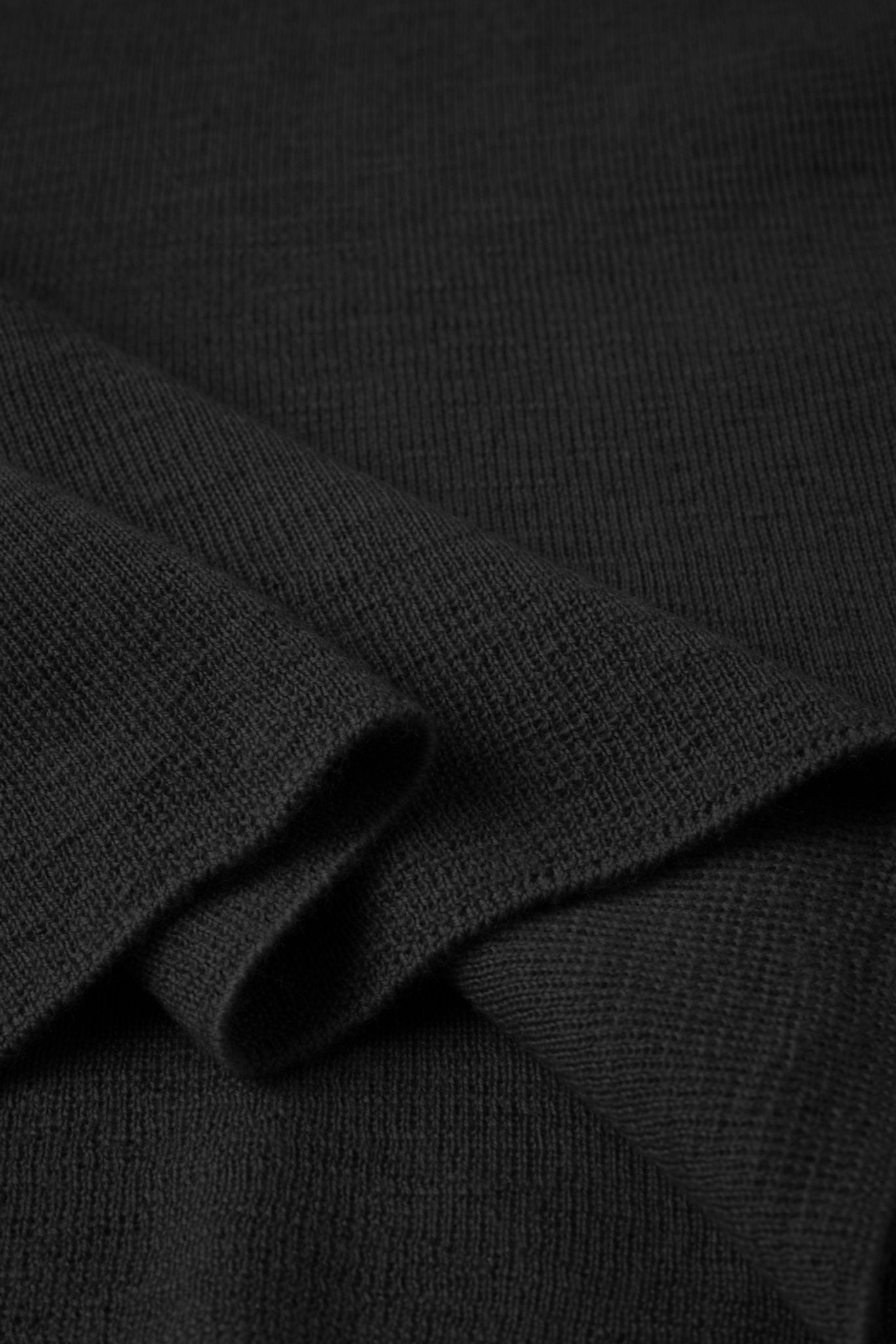 Carol superfine merino wool top (Black) - STELLAM