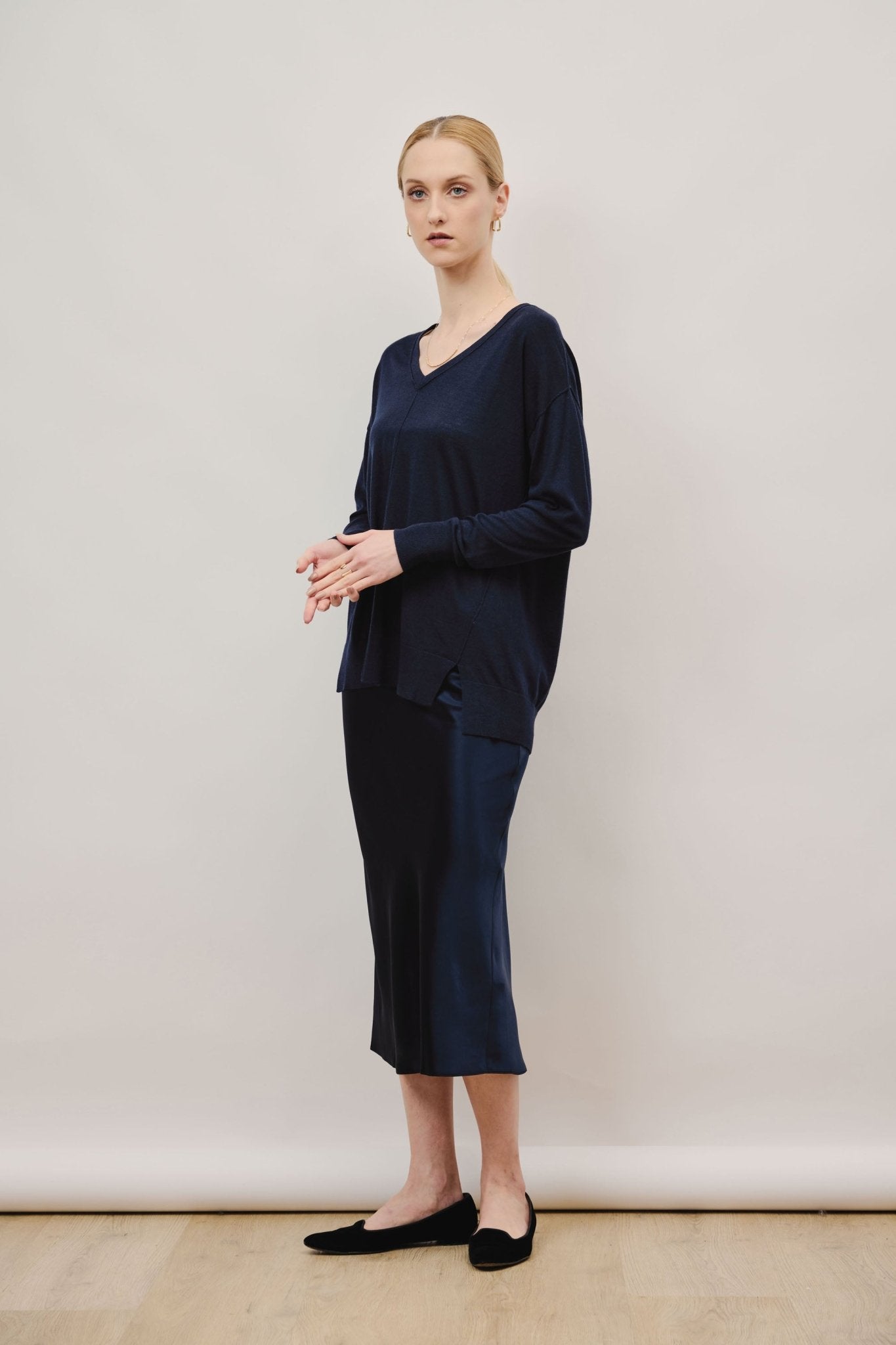 GLITTER B Mid-night midi skirt (Navy) - STELLAM