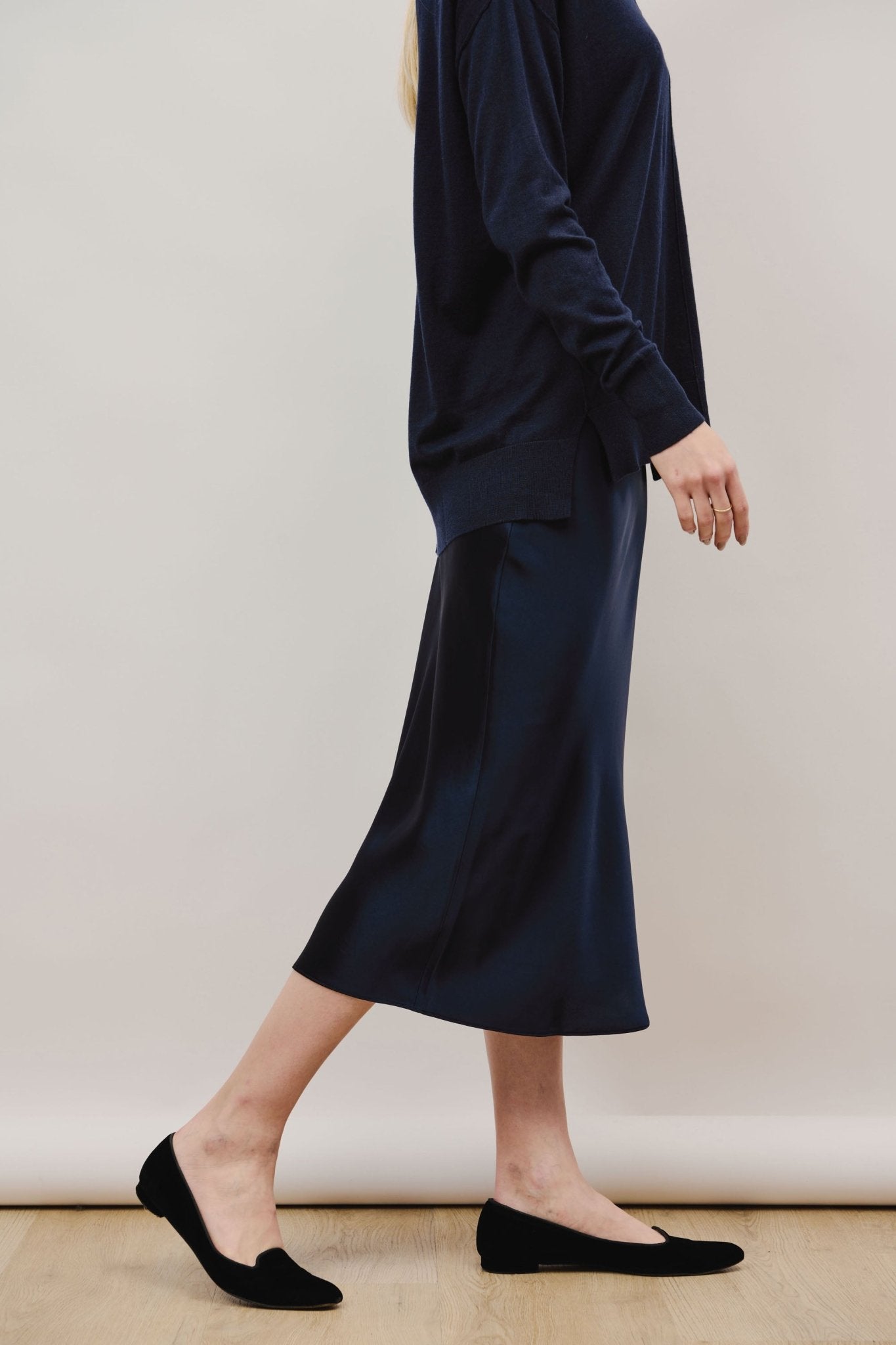 GLITTER B Mid-night midi skirt (Navy) - STELLAM