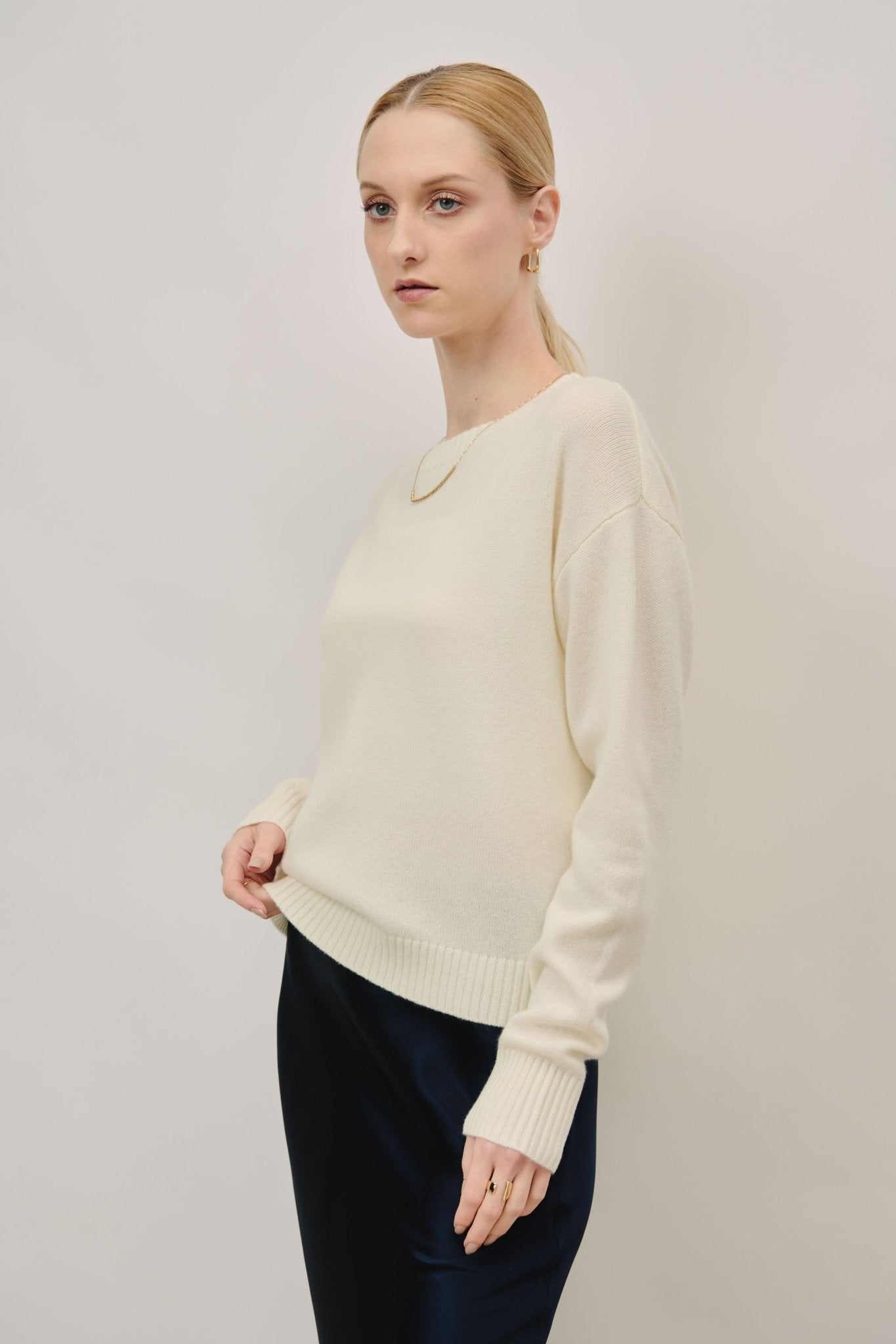 ISABEL cashmere-blended crew neck sweater (Milk) - STELLAM