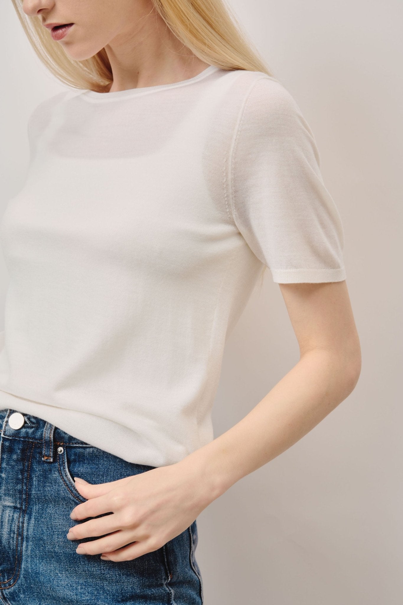 LILY tec shortsleeves top (White) - STELLAM
