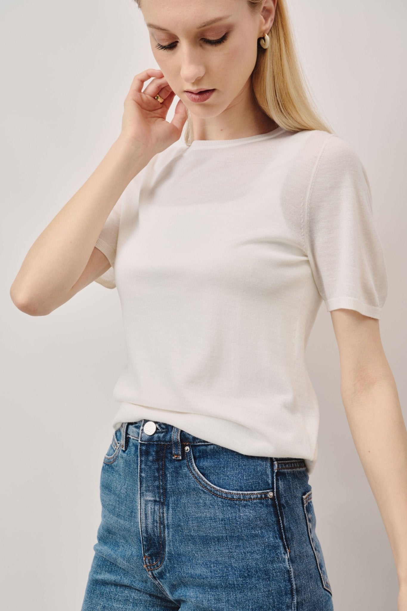 LILY tec shortsleeves top (White) - STELLAM
