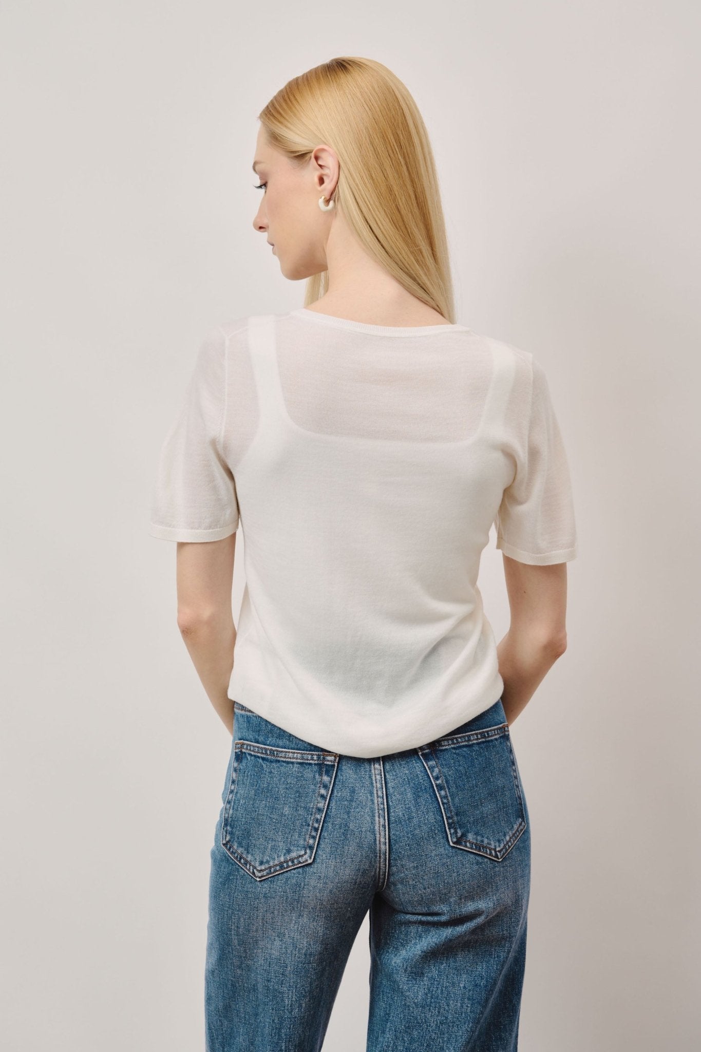 LILY tec shortsleeves top (White) - STELLAM