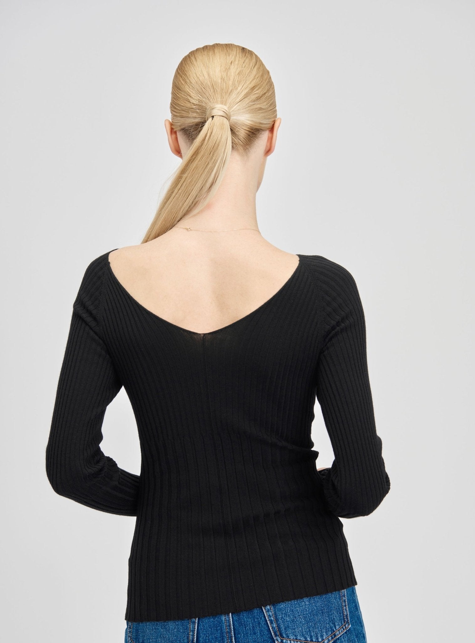 PRO v-neck split-sleeves top (Black) - STELLAM