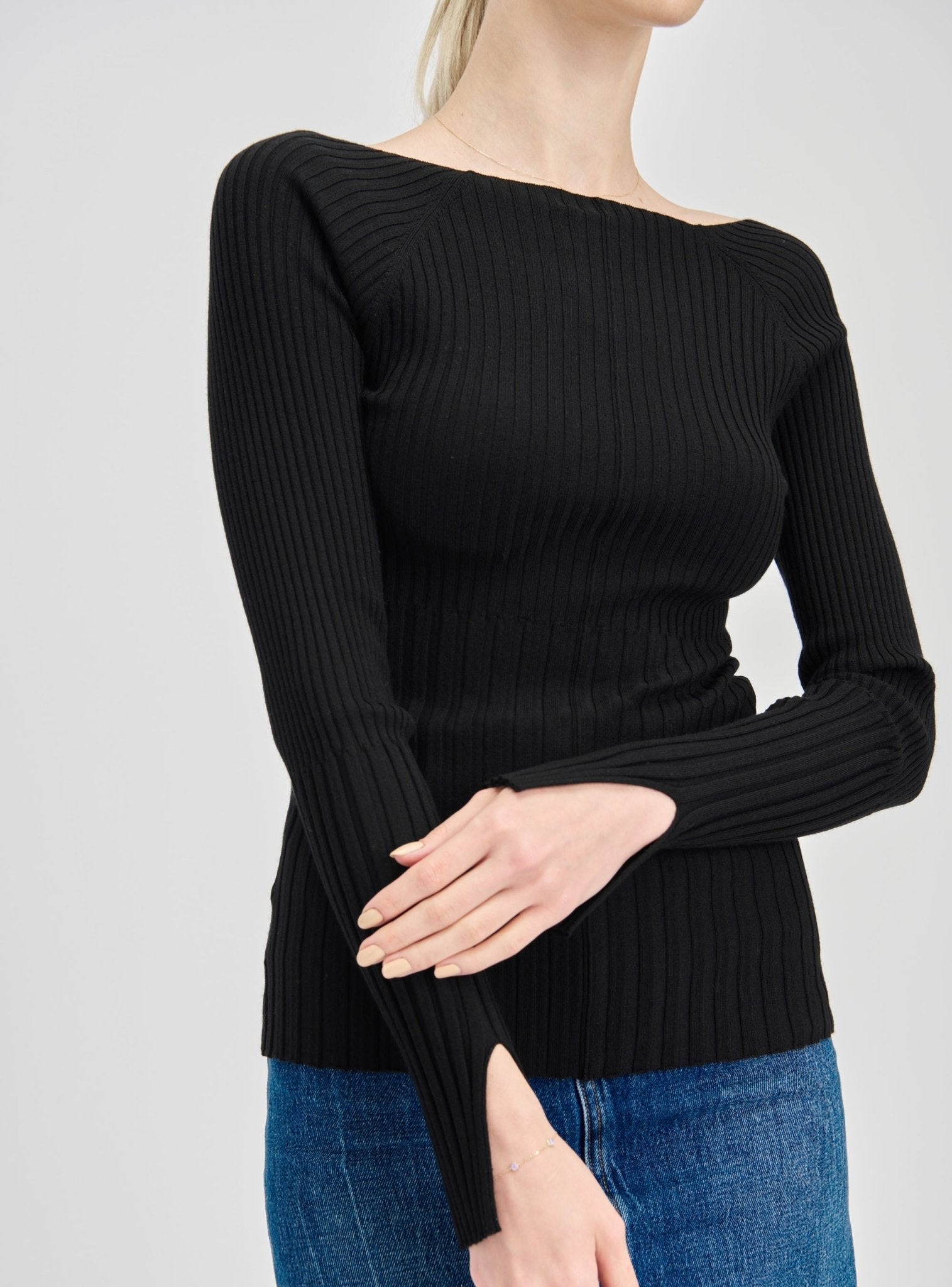 PRO v-neck split-sleeves top (Black) - STELLAM