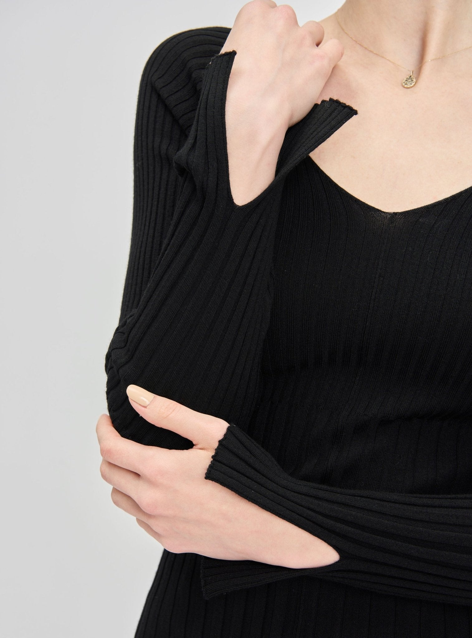 PRO v-neck split-sleeves top (Black) - STELLAM