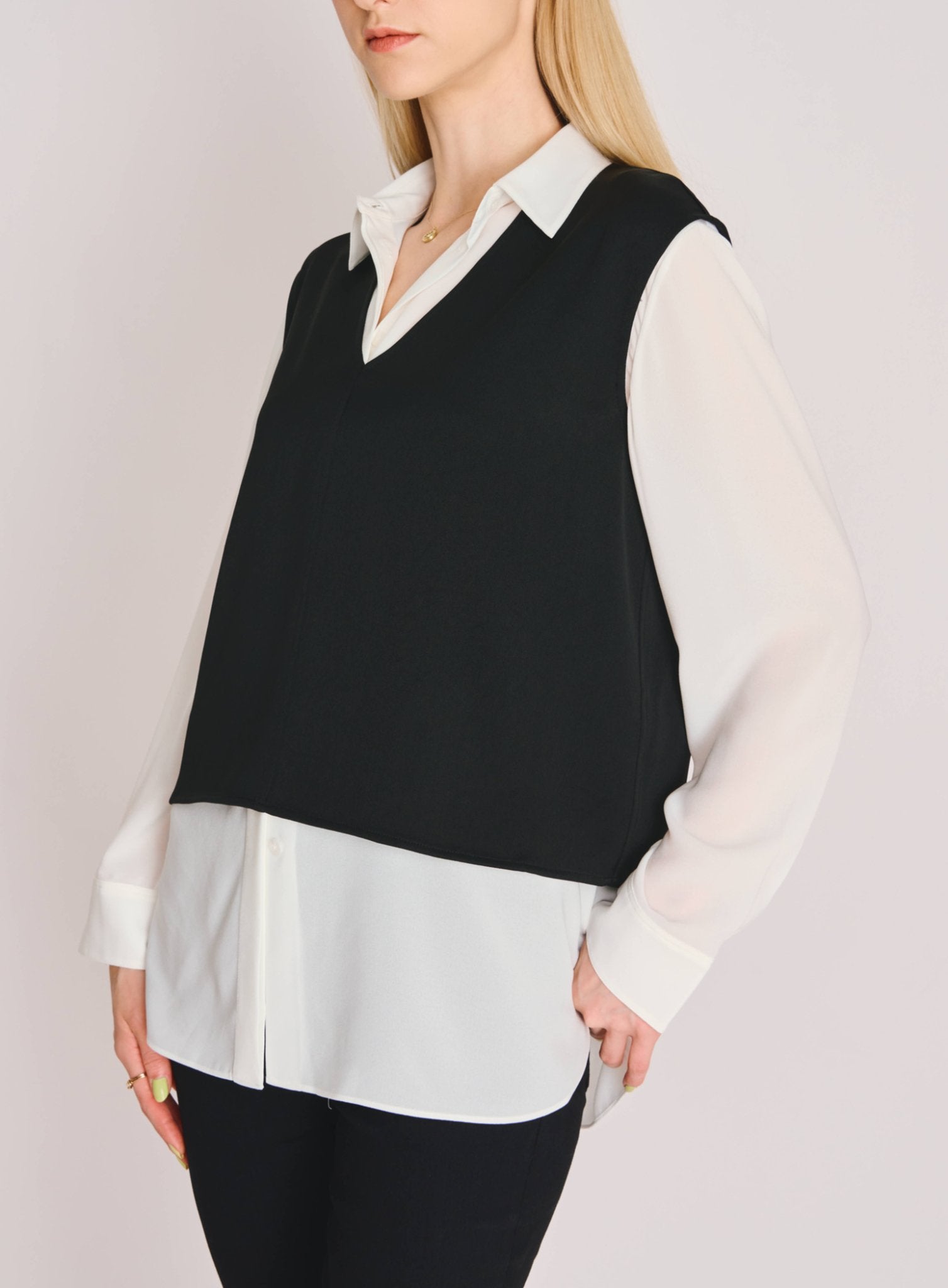 VIKI V-neck sleeves top (Black) - STELLAM