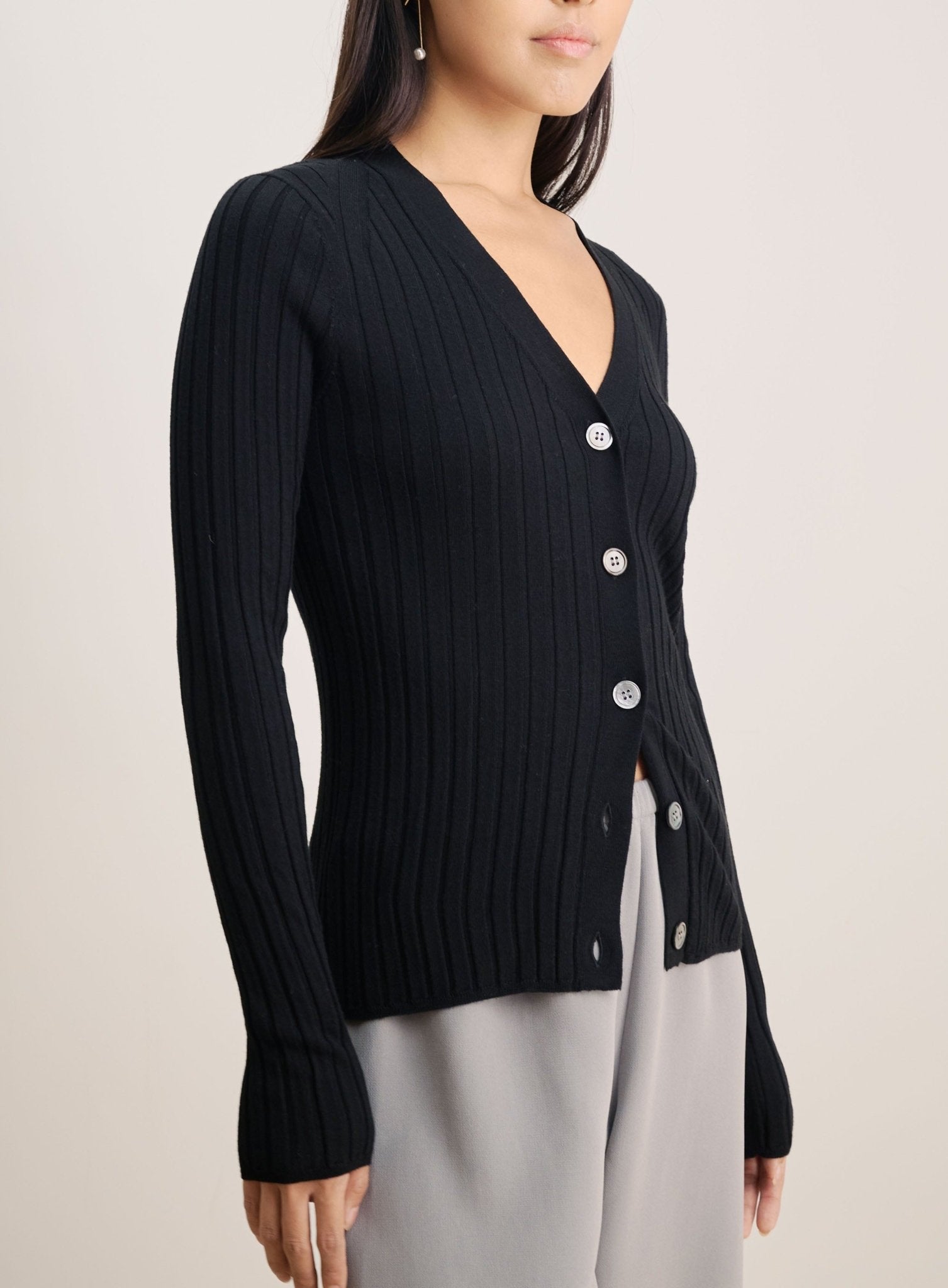 WENDY merino wool slim-fit cardigan (Black) - STELLAM