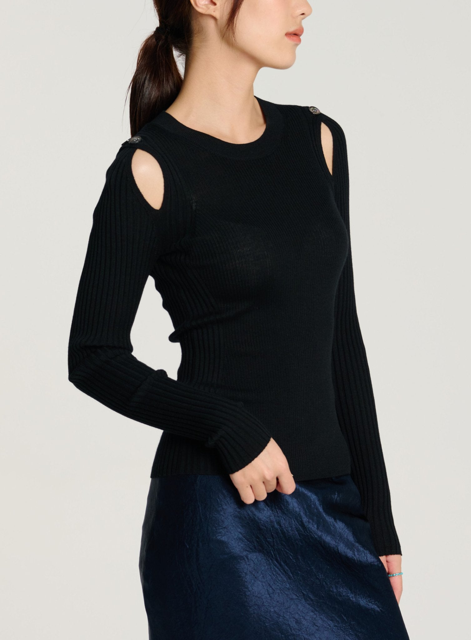 ZAZA cut-out wool sweater (Black) - STELLAM