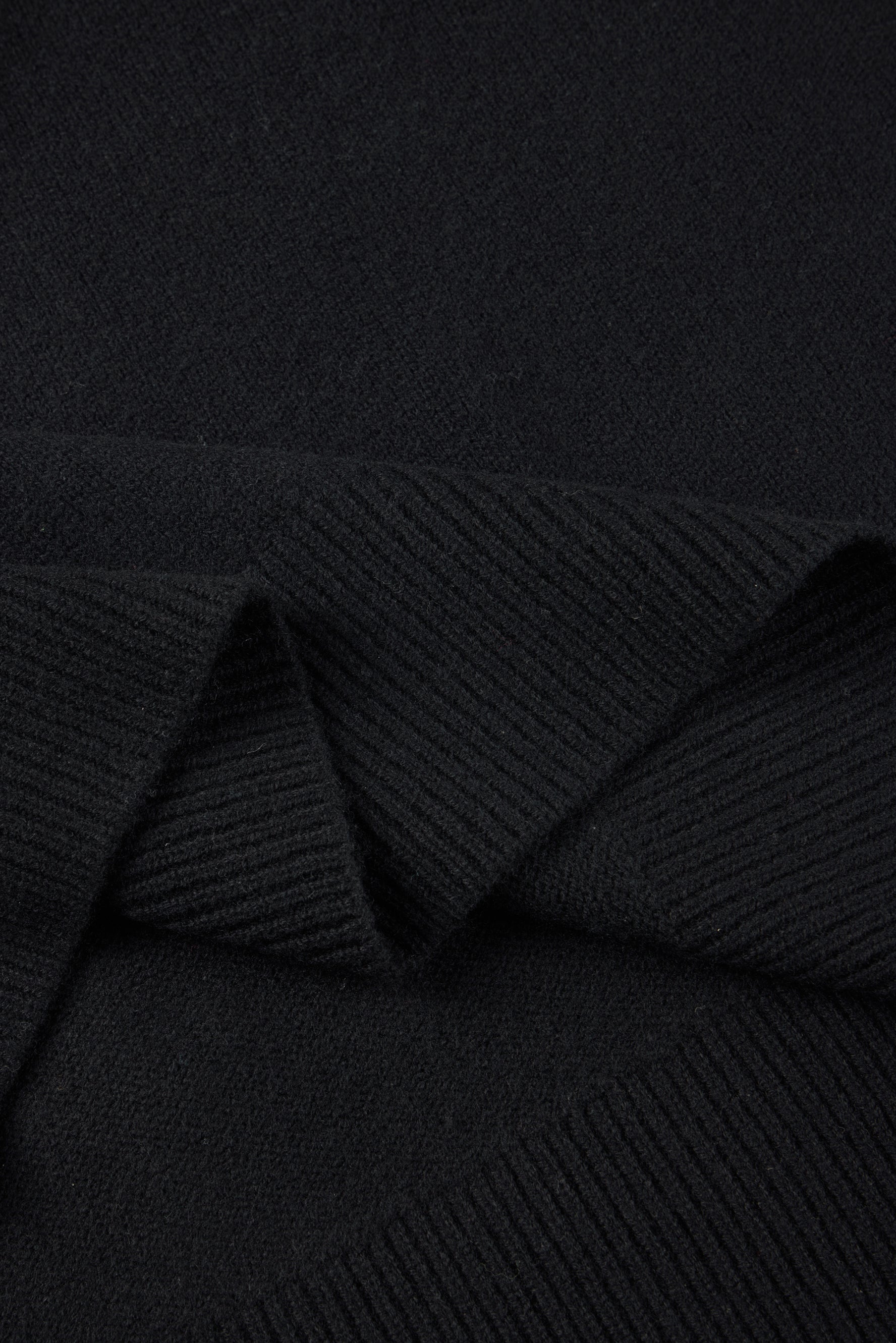 AMHERSET 2.0 v- neck wool pullover (Black)