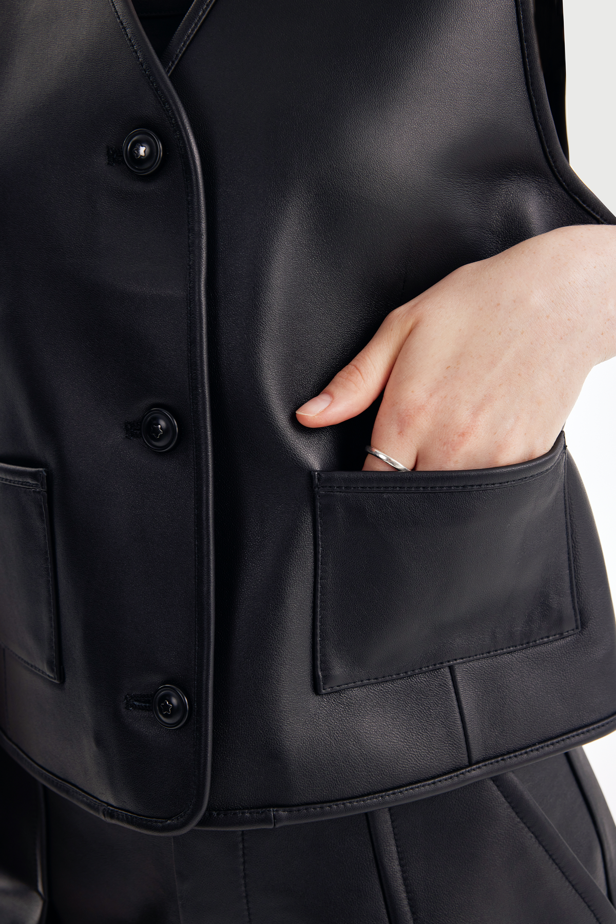 APPA lambskin gilet (Black)