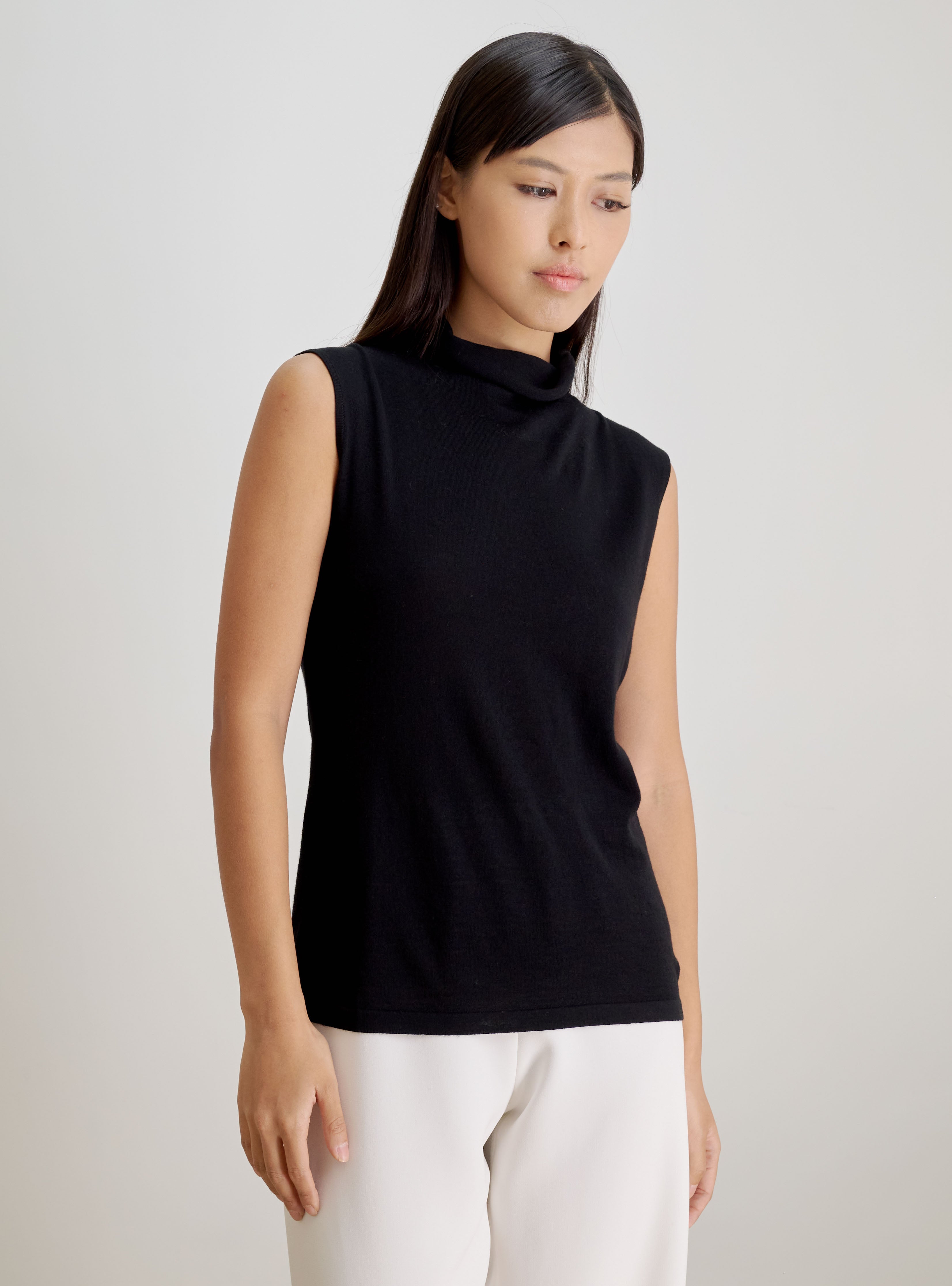 BOKKAI turtleneck sleeveless top (Black)