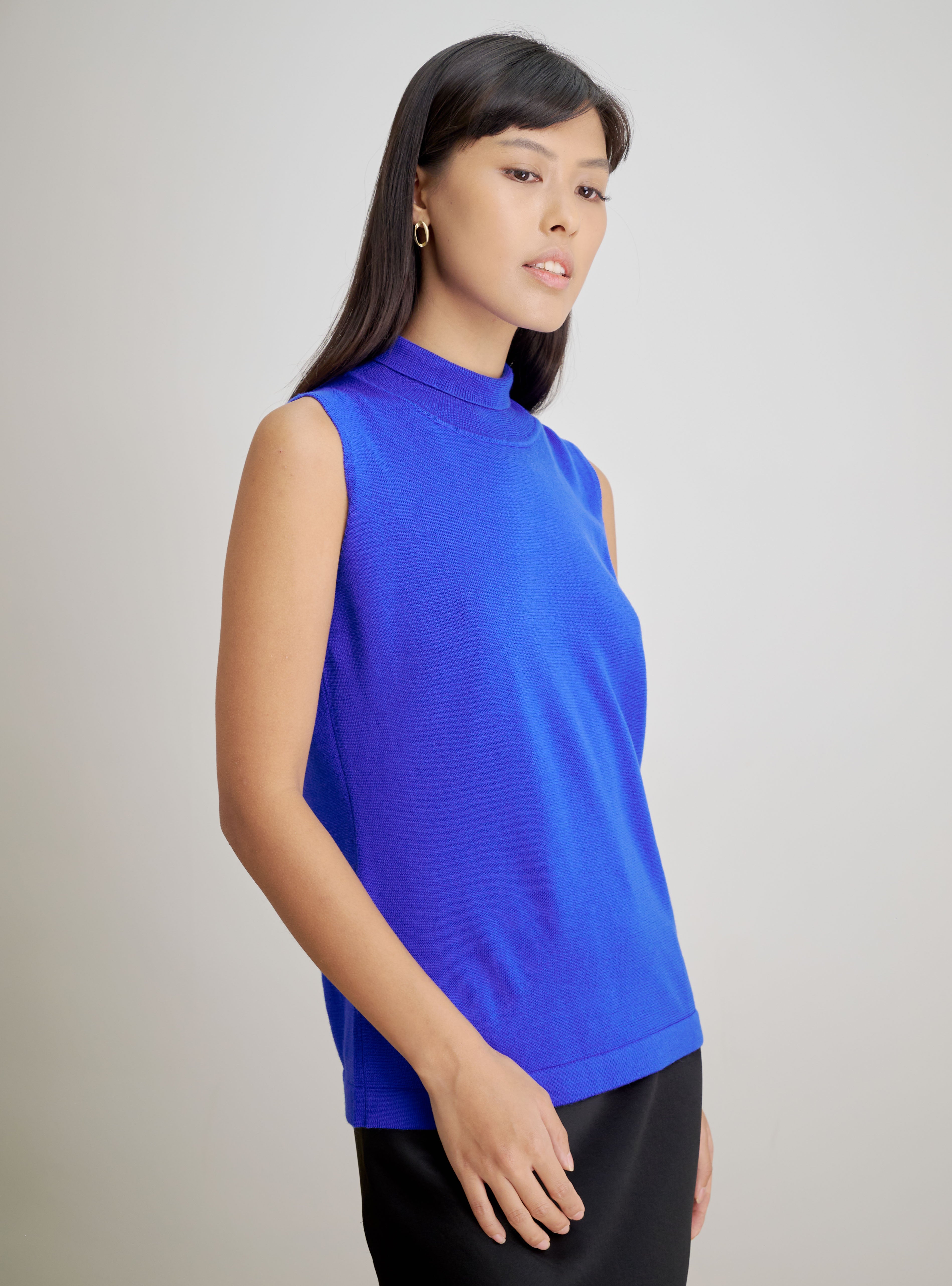 NICOLE turtleneck sleeveless top (Blue)