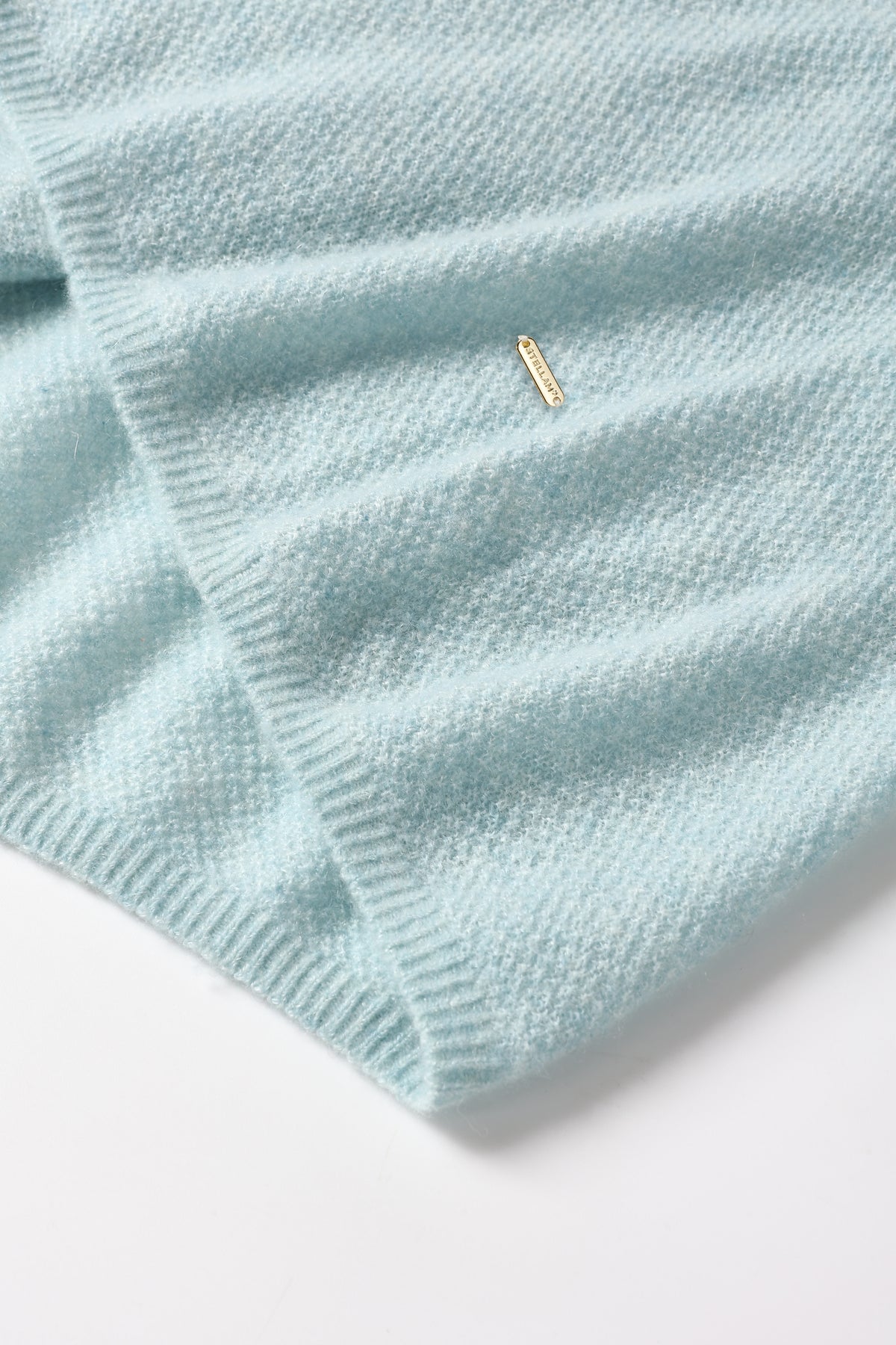 CARRIA silk-cashmere seamless pullover (Sky blue)