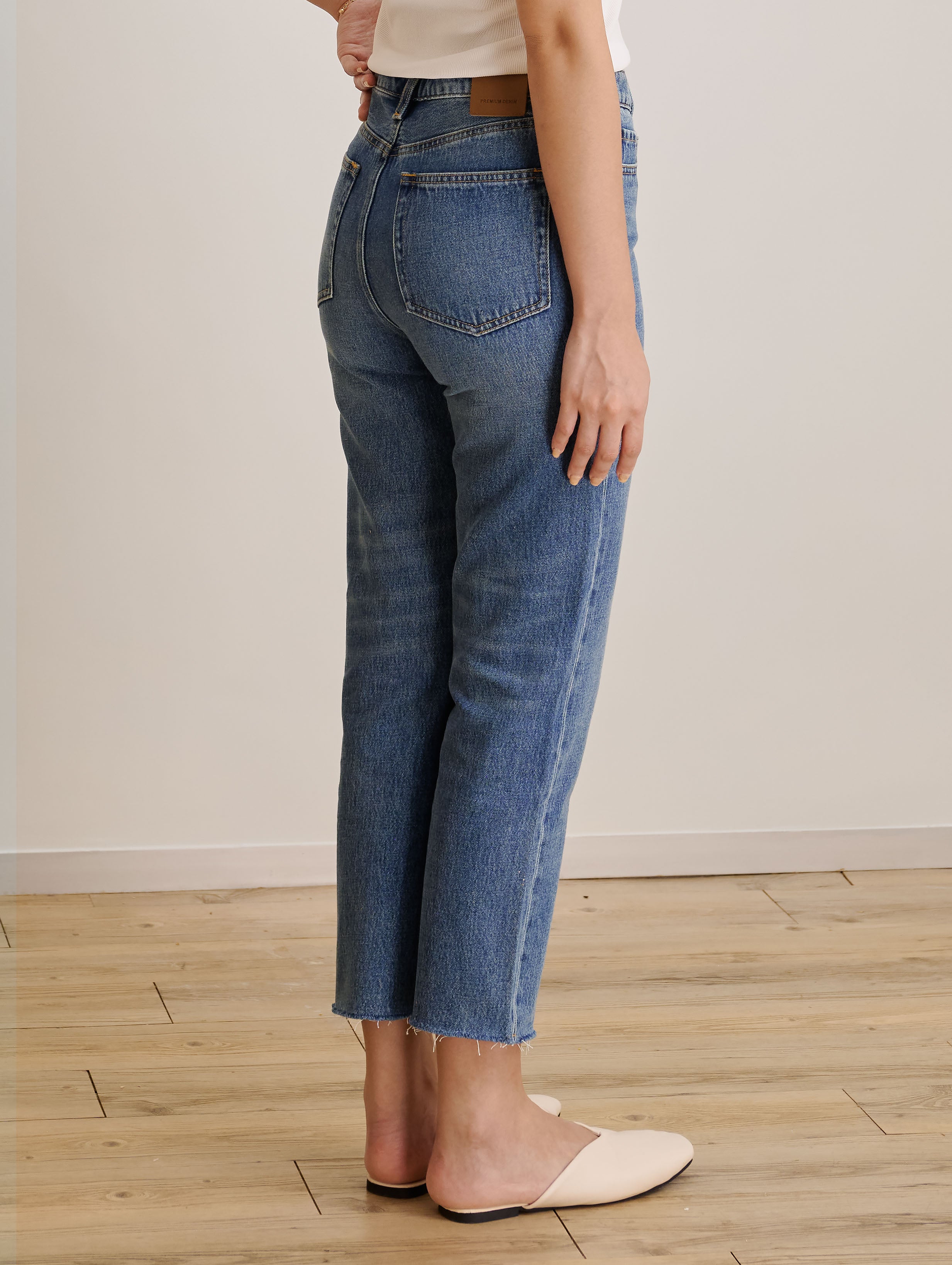 CLASSIC High-Rise Straight-leg jeans (Blue)