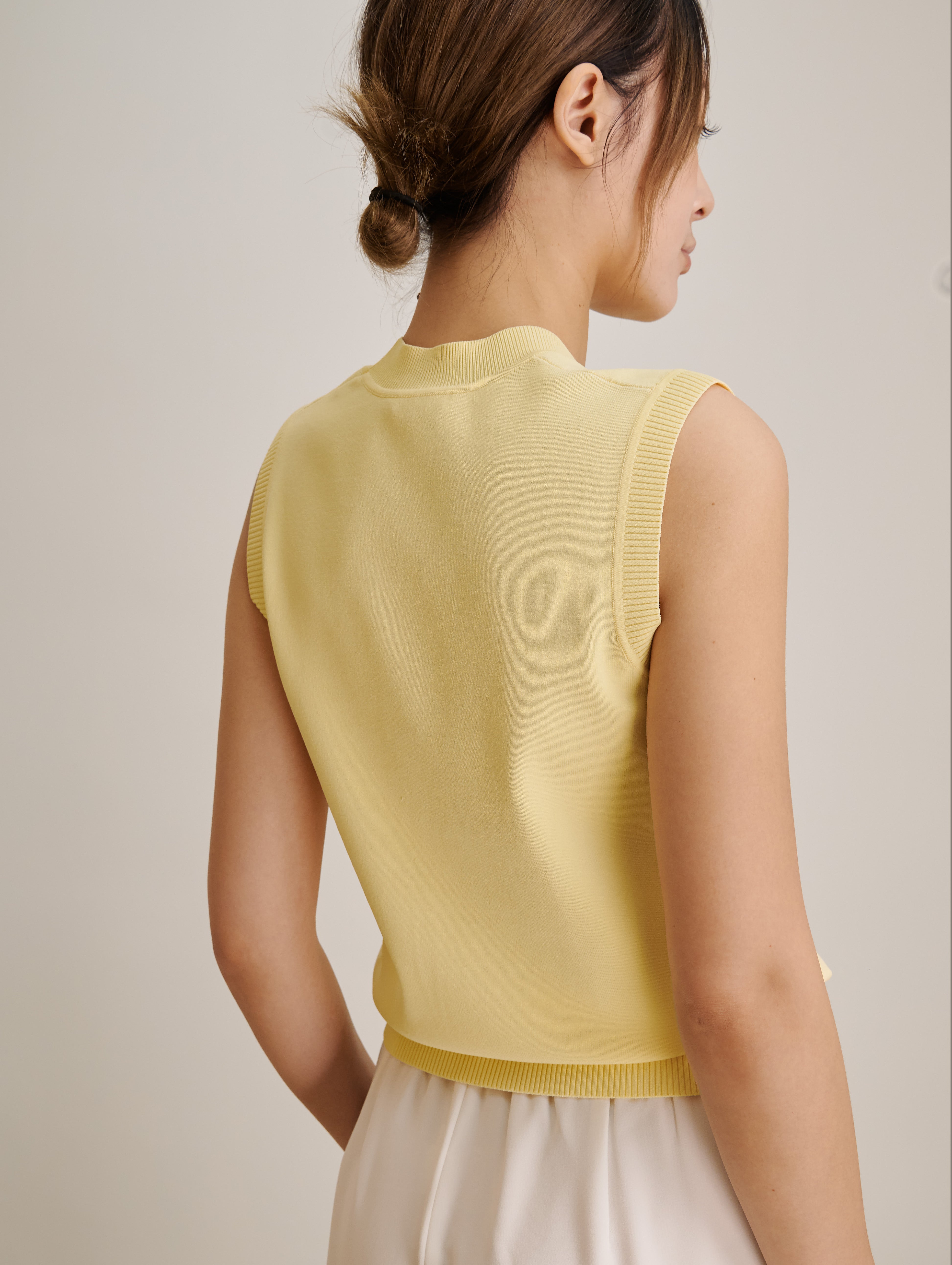 UMA U-neck Sleeveless Top (Yellow)