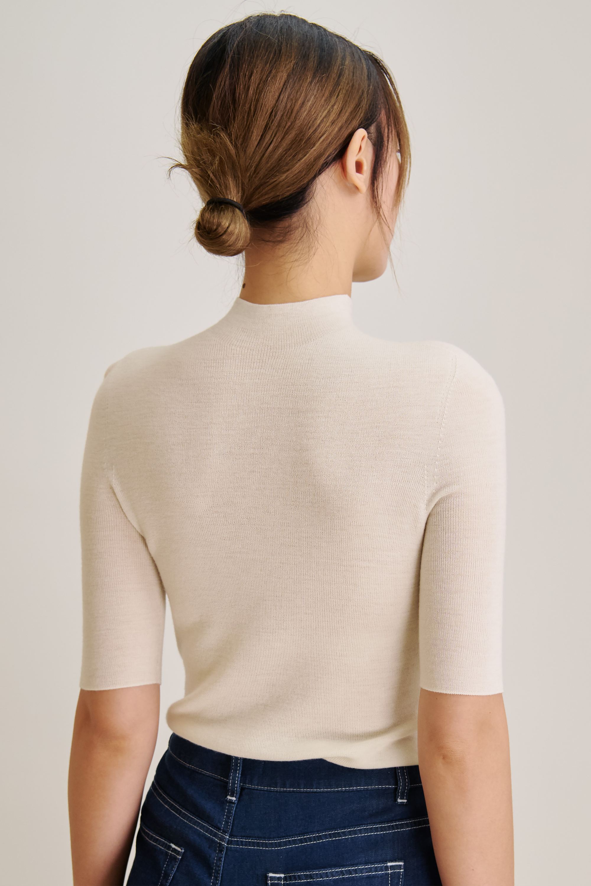 OLIVIA seamless mid-sleeves top (White)