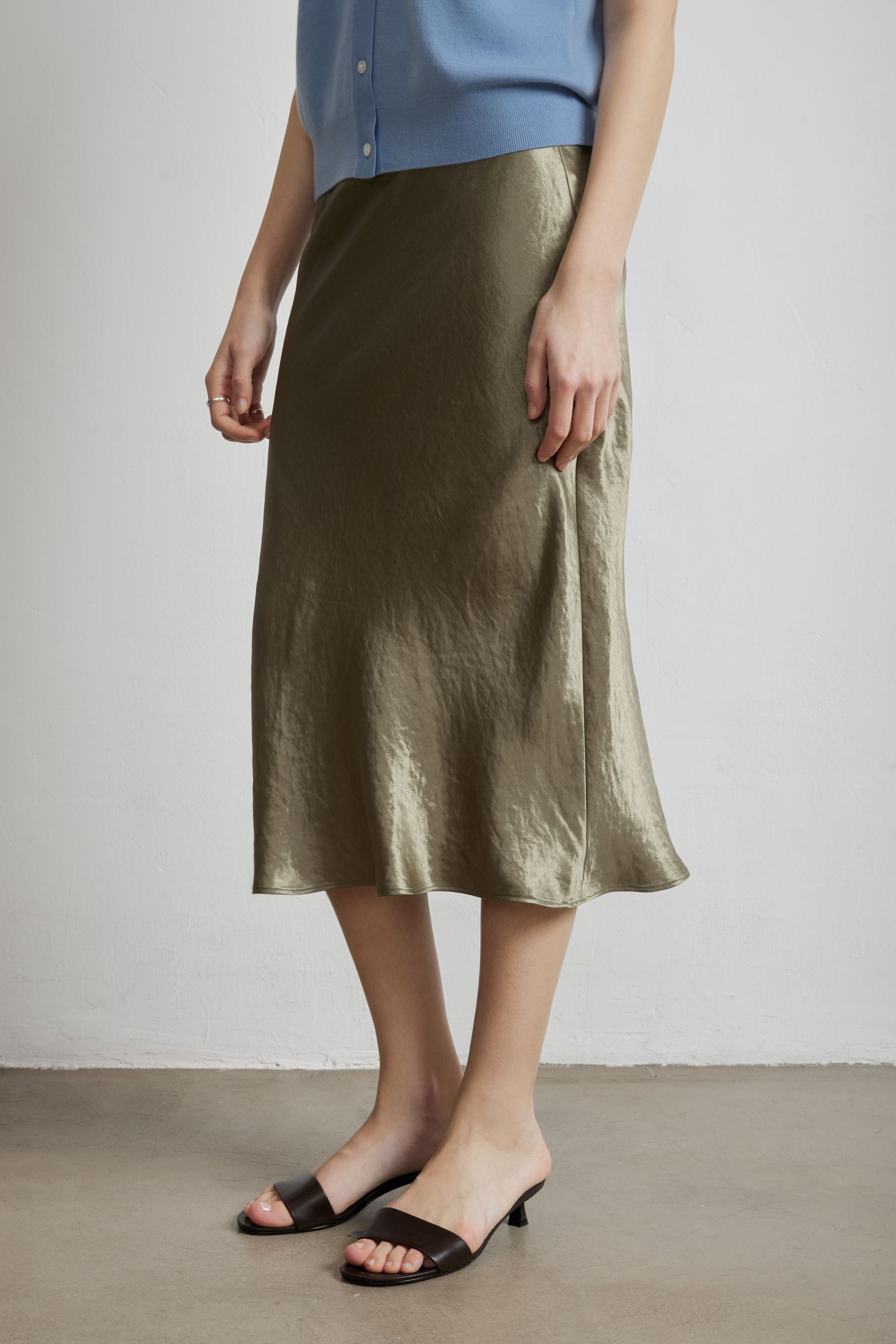 GLITTER 3.0 緞面中長半截裙（灰綠色）