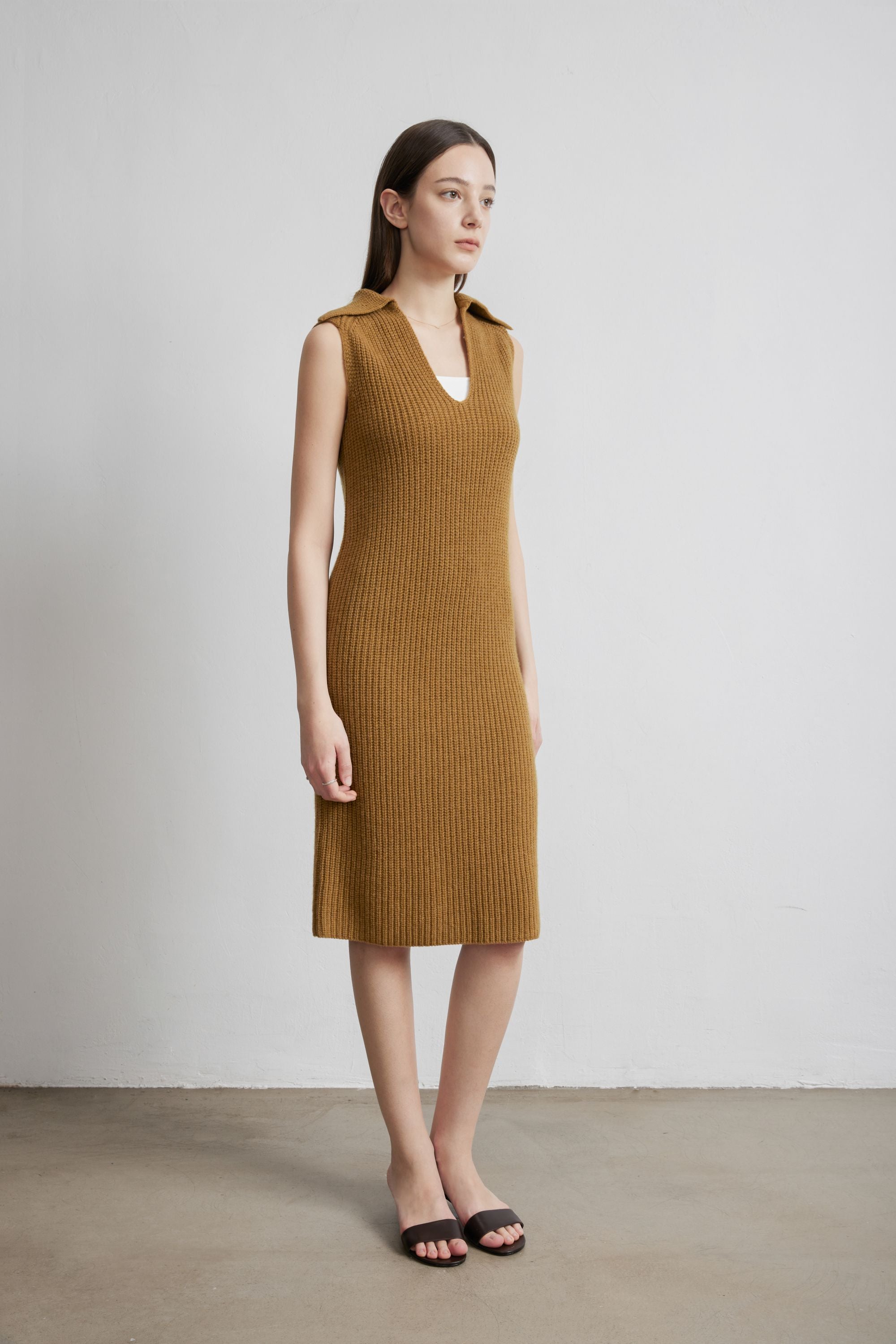 ABBY 羊絨中長連衣裙（棕色）