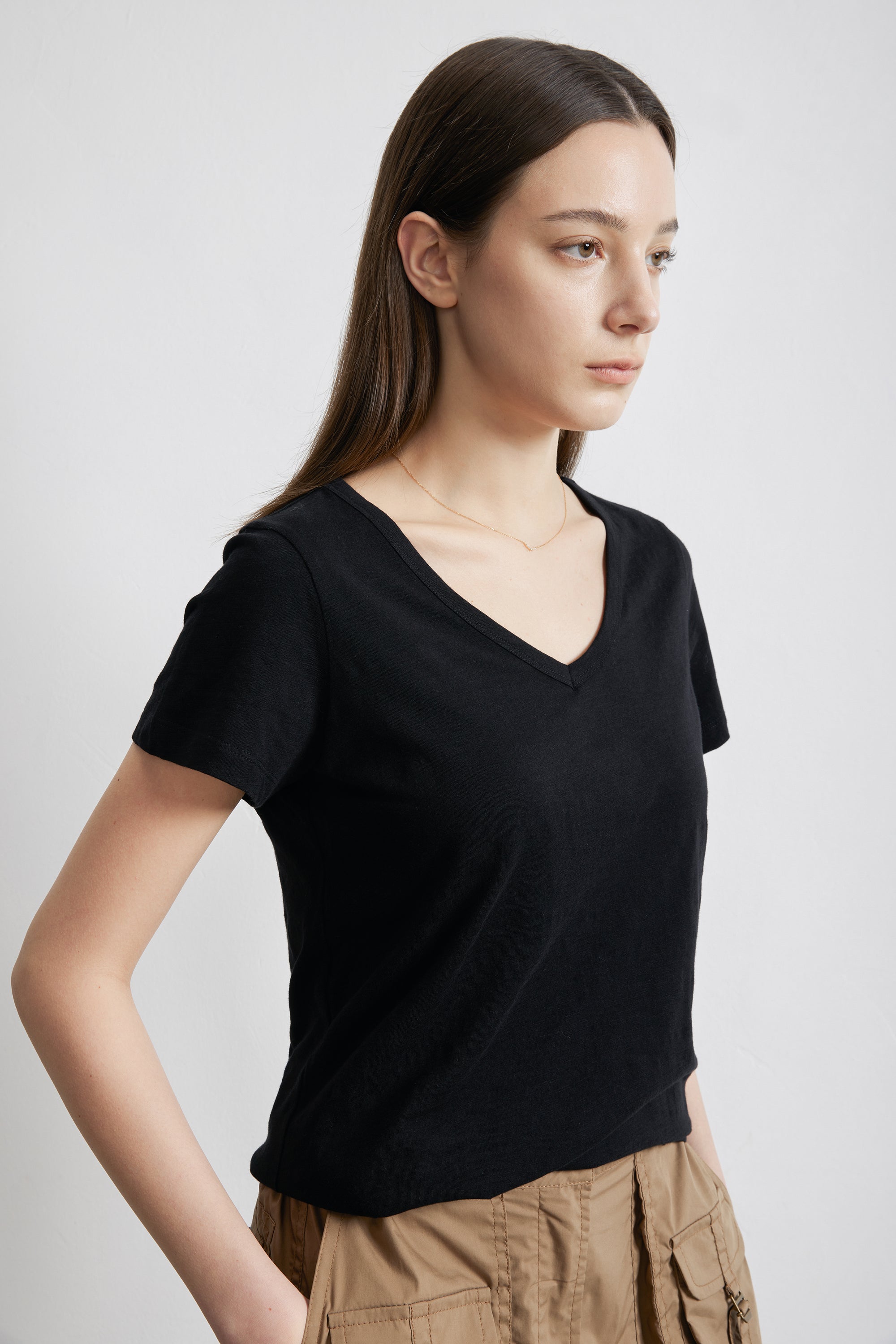 SLUB V領竹節棉上衣（黑色）