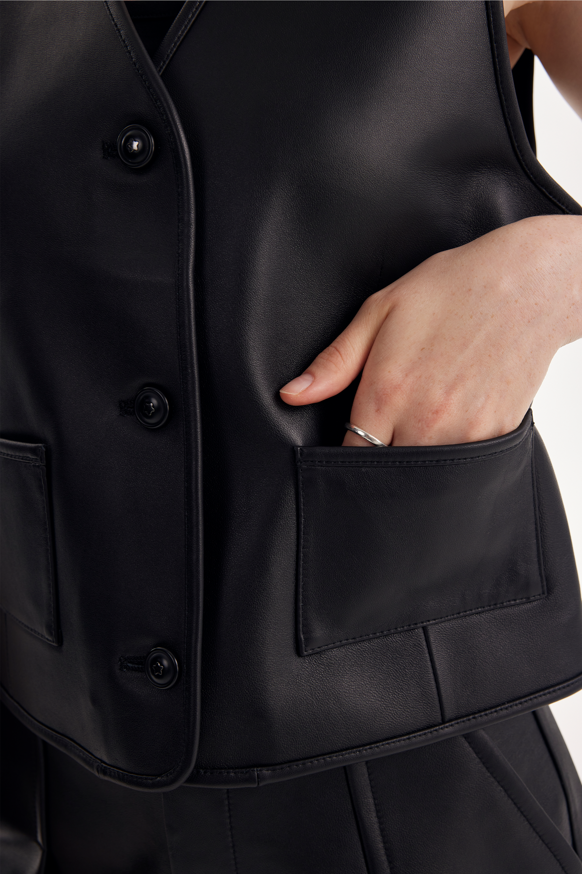 APPA lambskin gilet (Black)