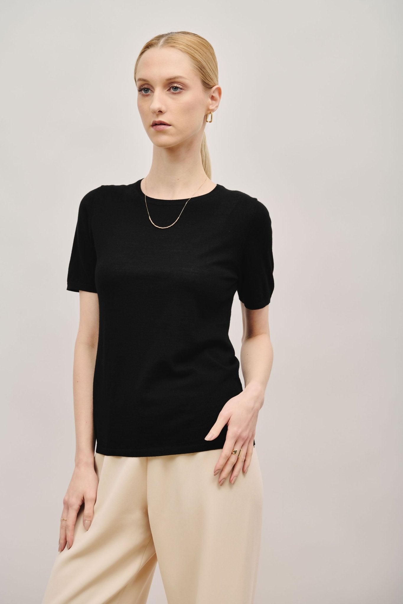 LILY tec shortsleeves top (Black) - STELLAM