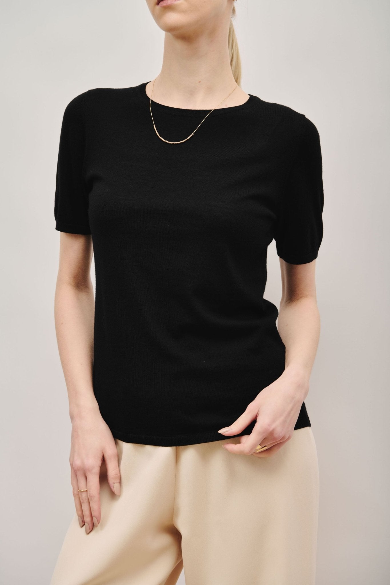 LILY tec shortsleeves top (Black) - STELLAM