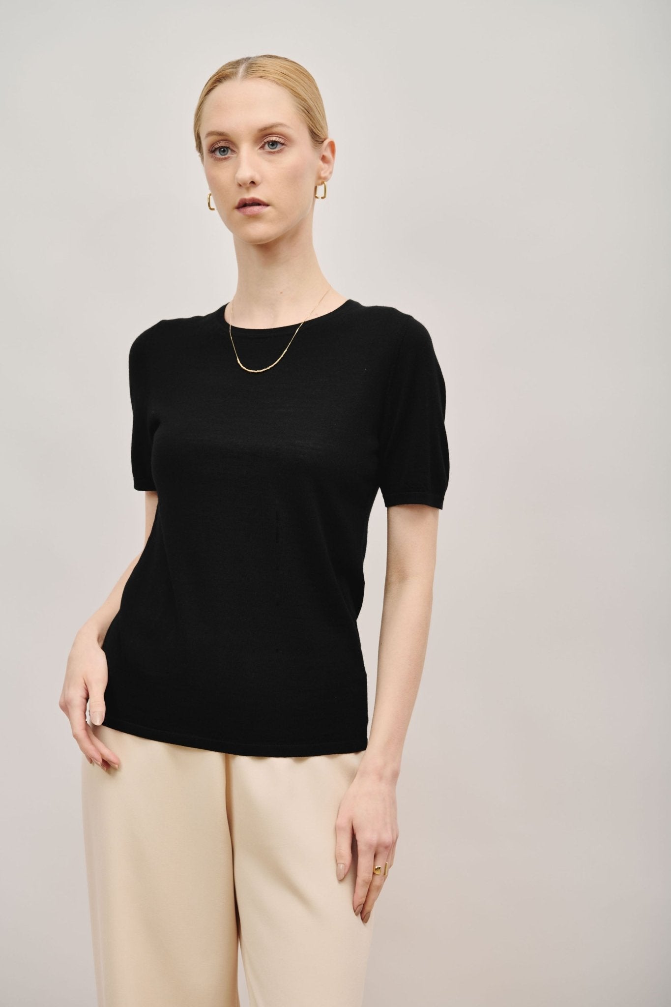 LILY tec shortsleeves top (Black) - STELLAM