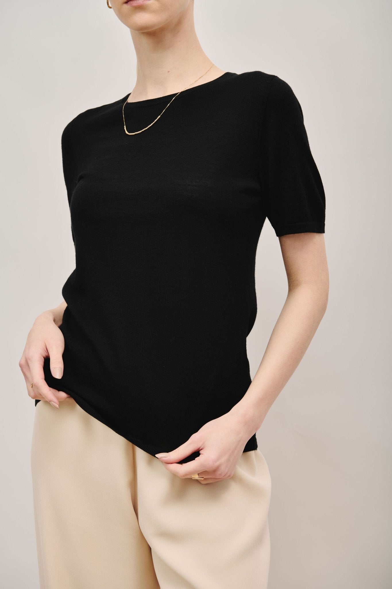 LILY tec shortsleeves top (Black) - STELLAM