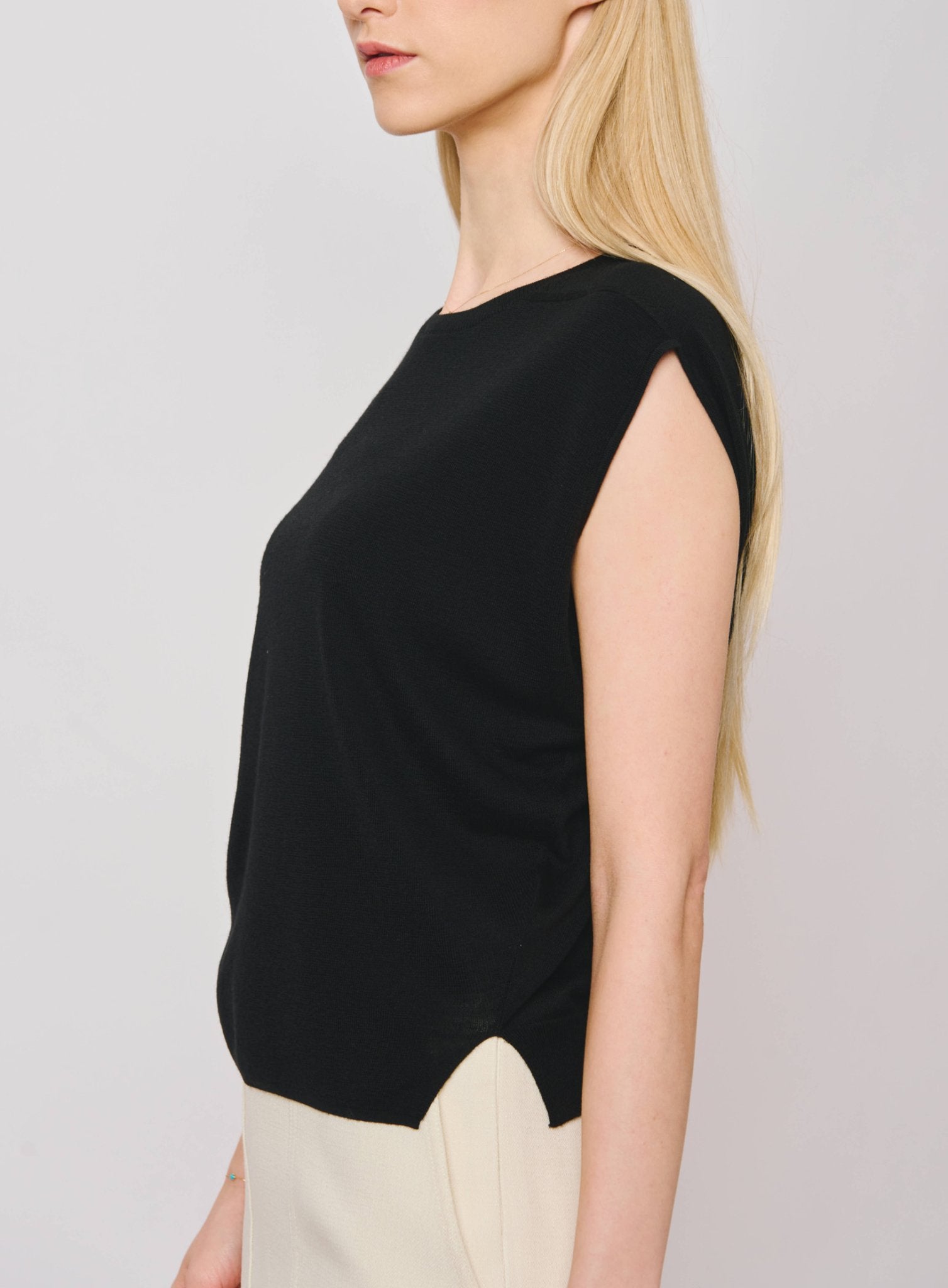 LUCY silk-blended top (Black) - STELLAM