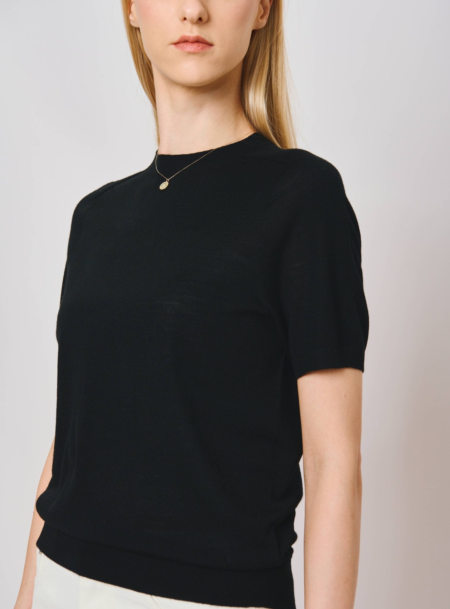 MAYA superfine merino wool top (Black) - STELLAM